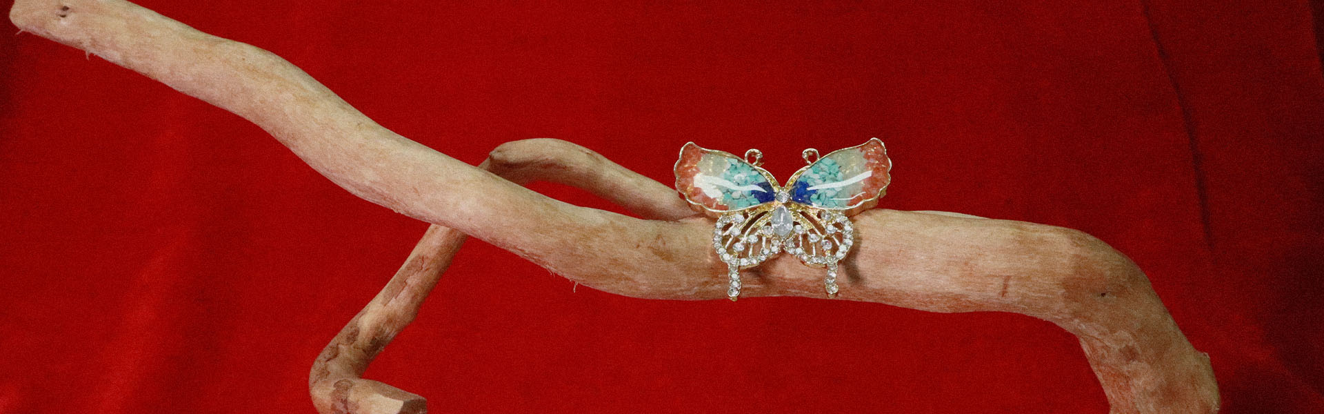 BROOCH