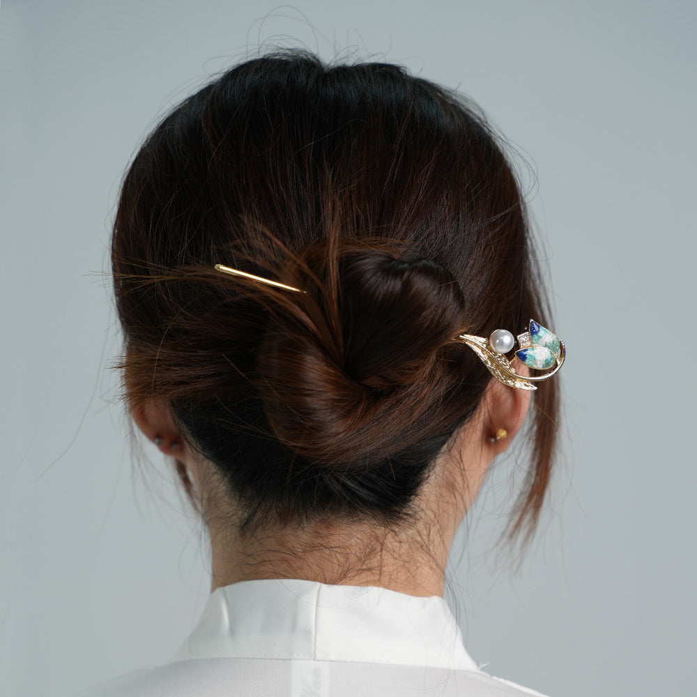 Blue-and-white pattern tulip hairpin with inlaid colored stones