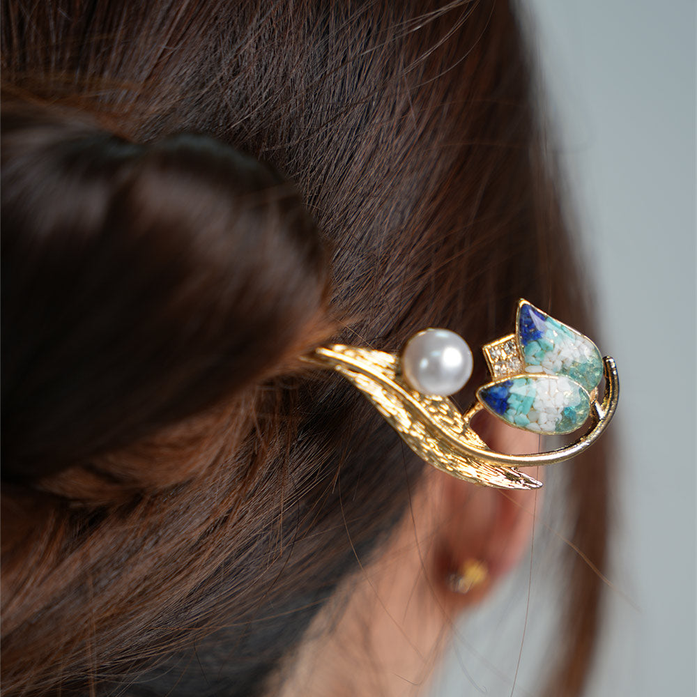 Blue-and-white pattern tulip hairpin with inlaid colored stones