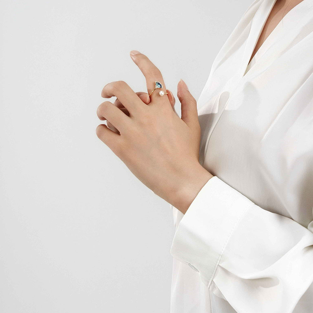 Color Stone Inlay Ring – Ginkgo Leaf & Pearl, Blue-and-White