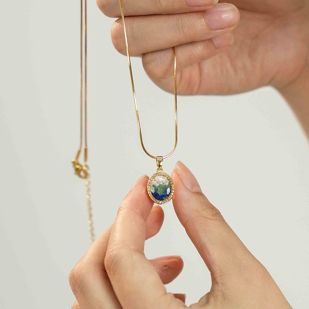 Color Stone Inlay Necklace – Round Bean, Blue & White Style
