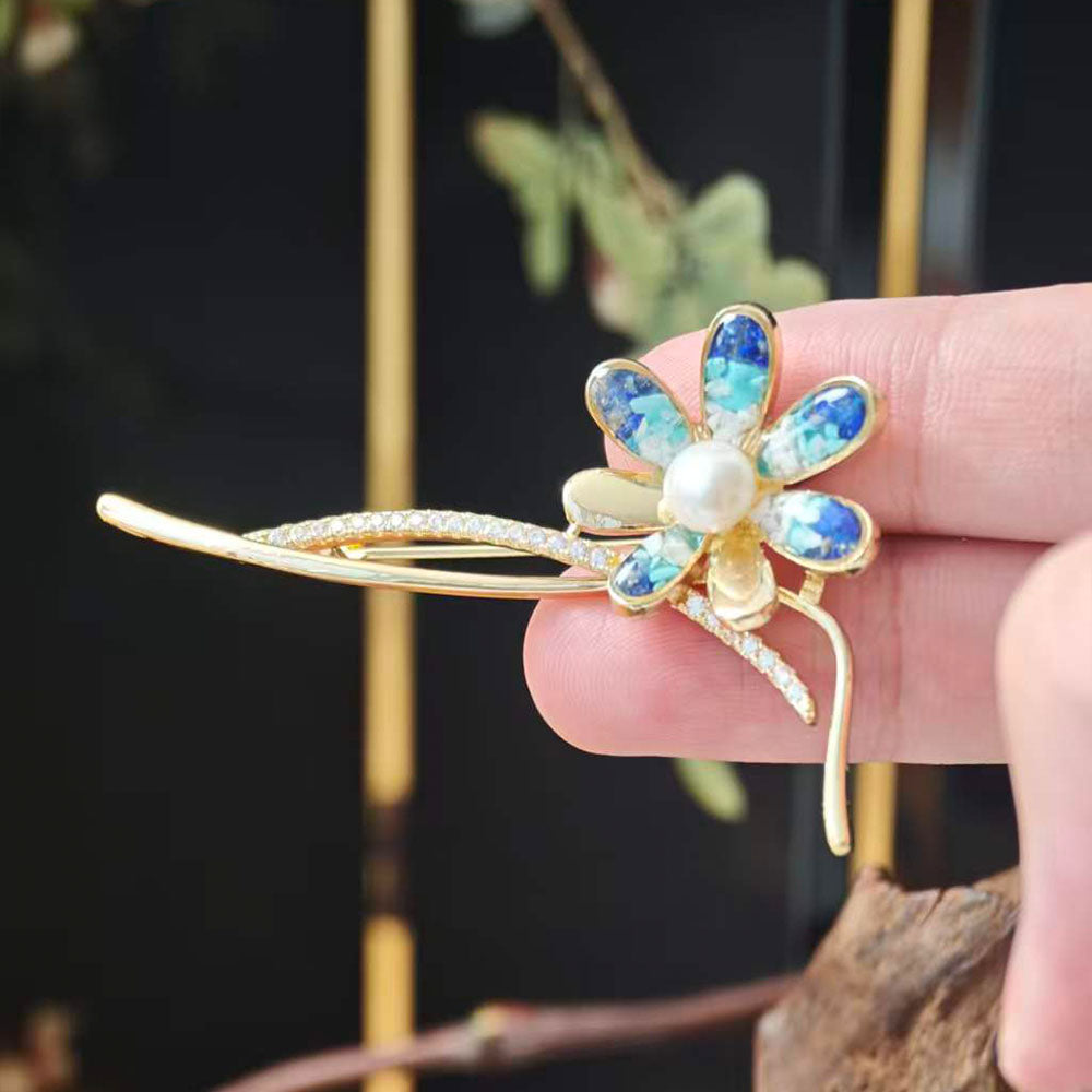 Clover Stone Inlay Daisy Brooch – Blue & White