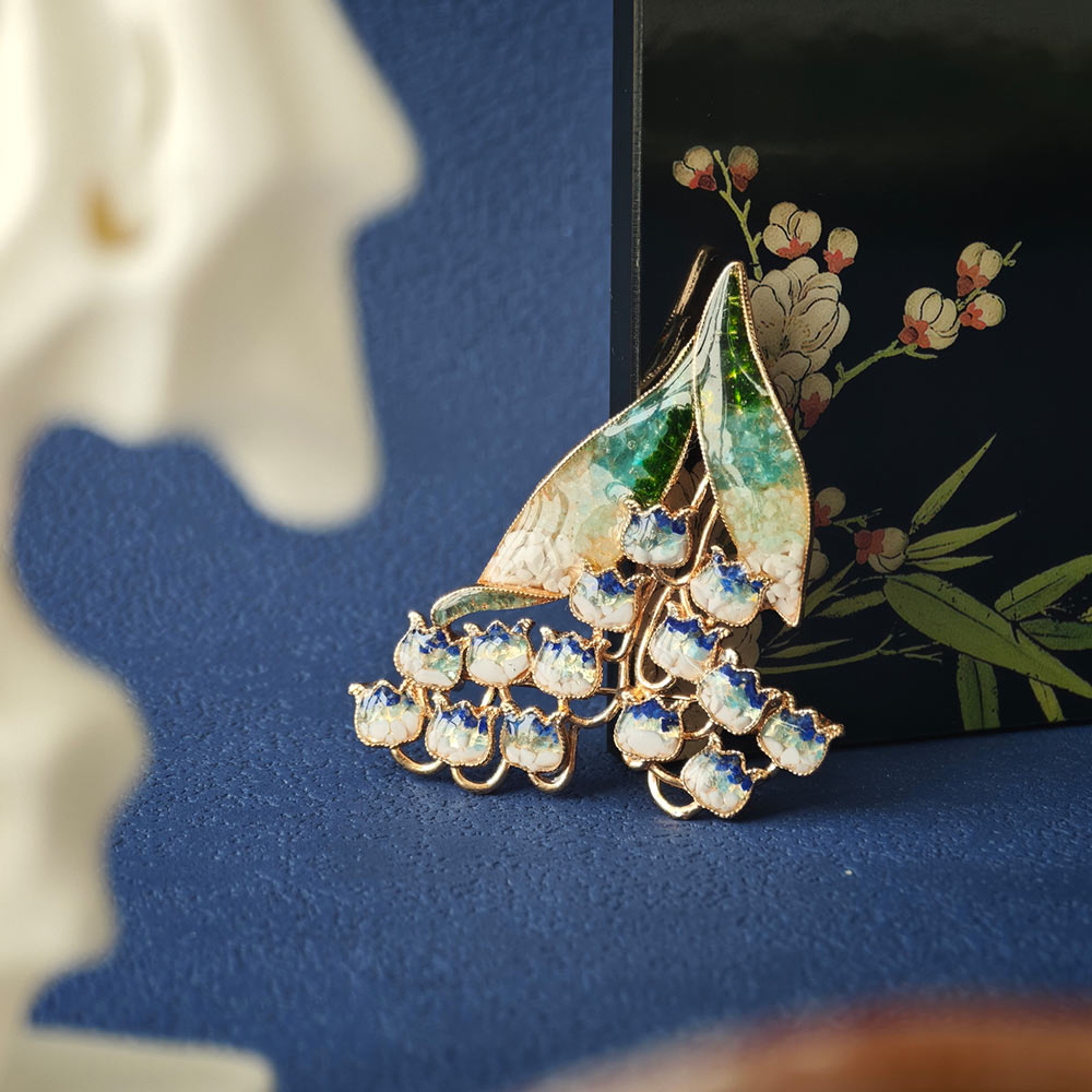 Blue-and-white Lily of the Valley Brooch Inlaid with Colored Stones