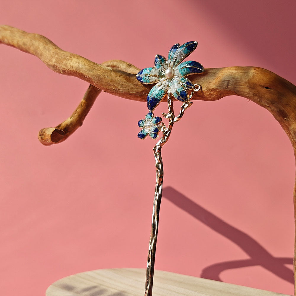 Blue-and-white Hairpin with Pearl Chrysanthemum and Stone Inlay