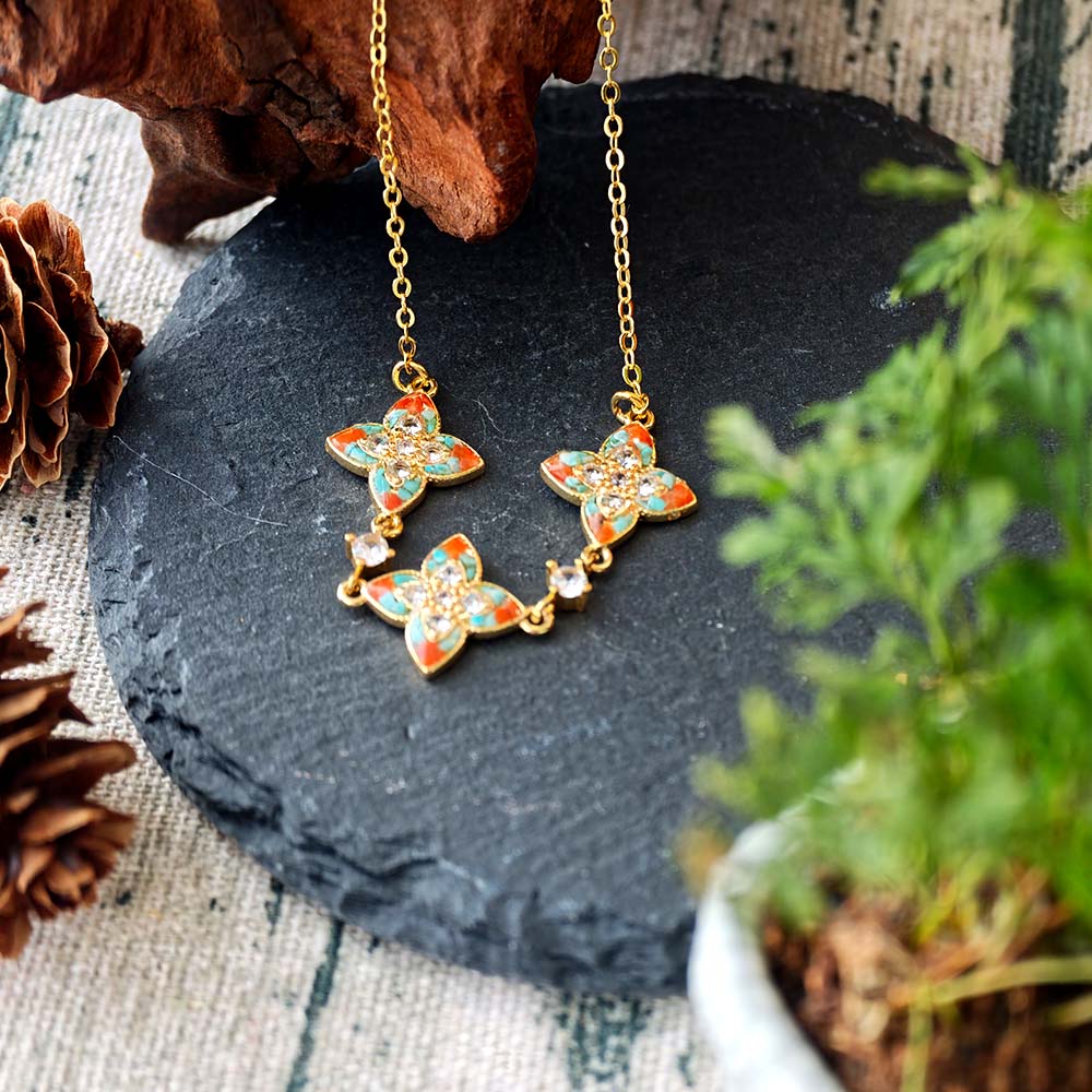 Color Stone Inlay Pointed Four-Leaf Clover Necklace – Dunhuang Series