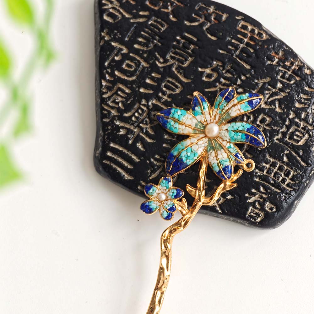 Blue-and-white Hairpin with Pearl Chrysanthemum and Stone Inlay