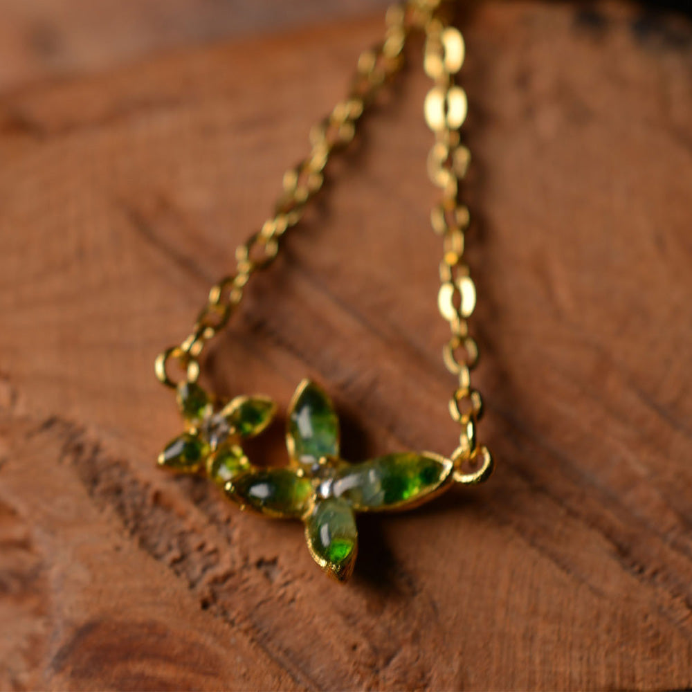 Color Stone Inlaid Emerald Green Osmanthus Necklace