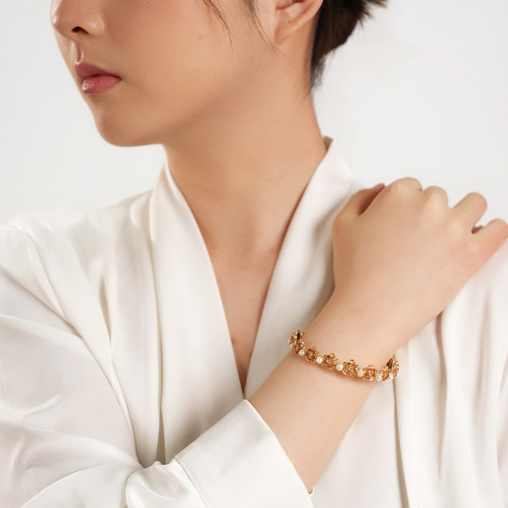 Pearl Bracelet with Stone Inlay and Peach Blossom Design