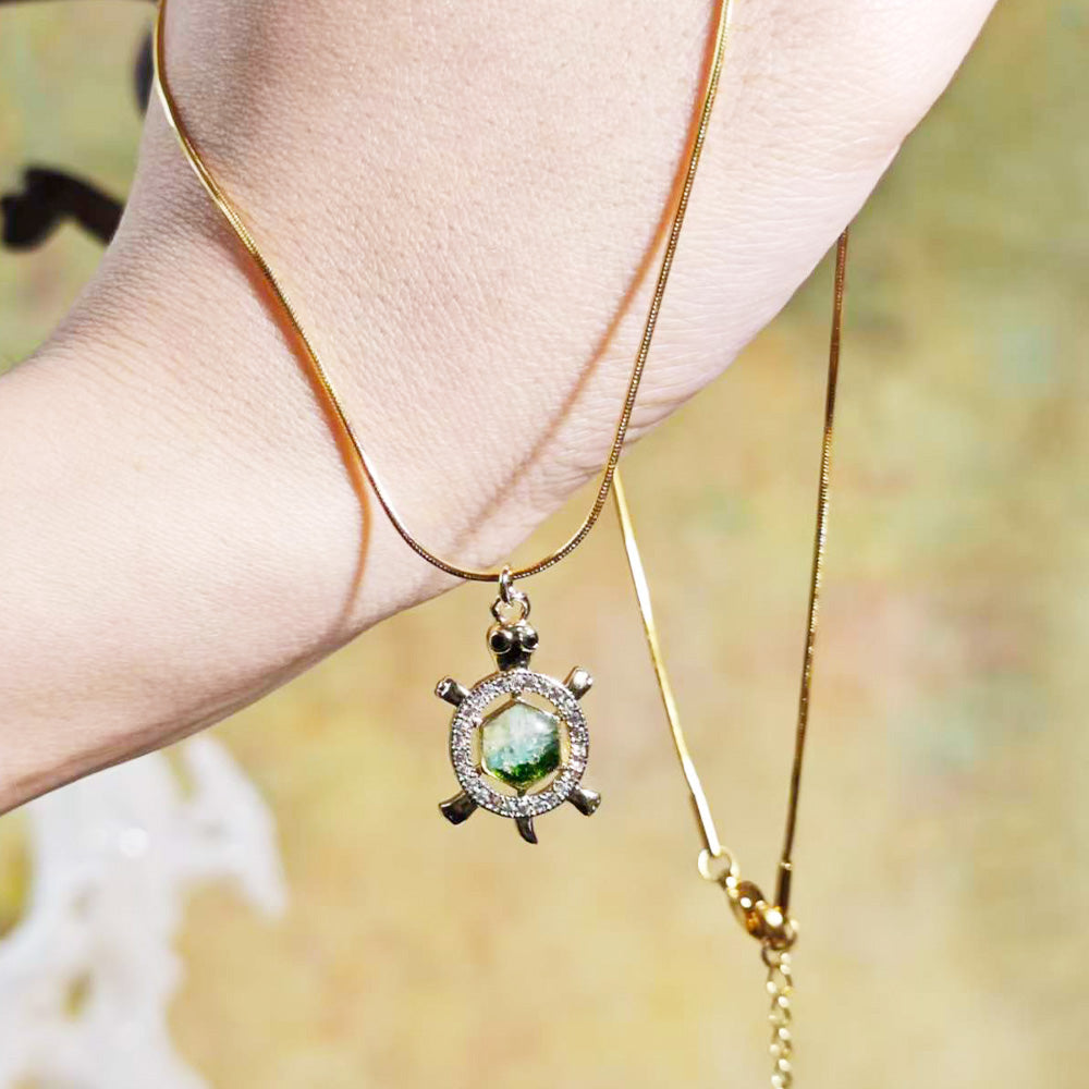 Color Stone Inlay Openwork Tortoise Necklace – Emerald Green