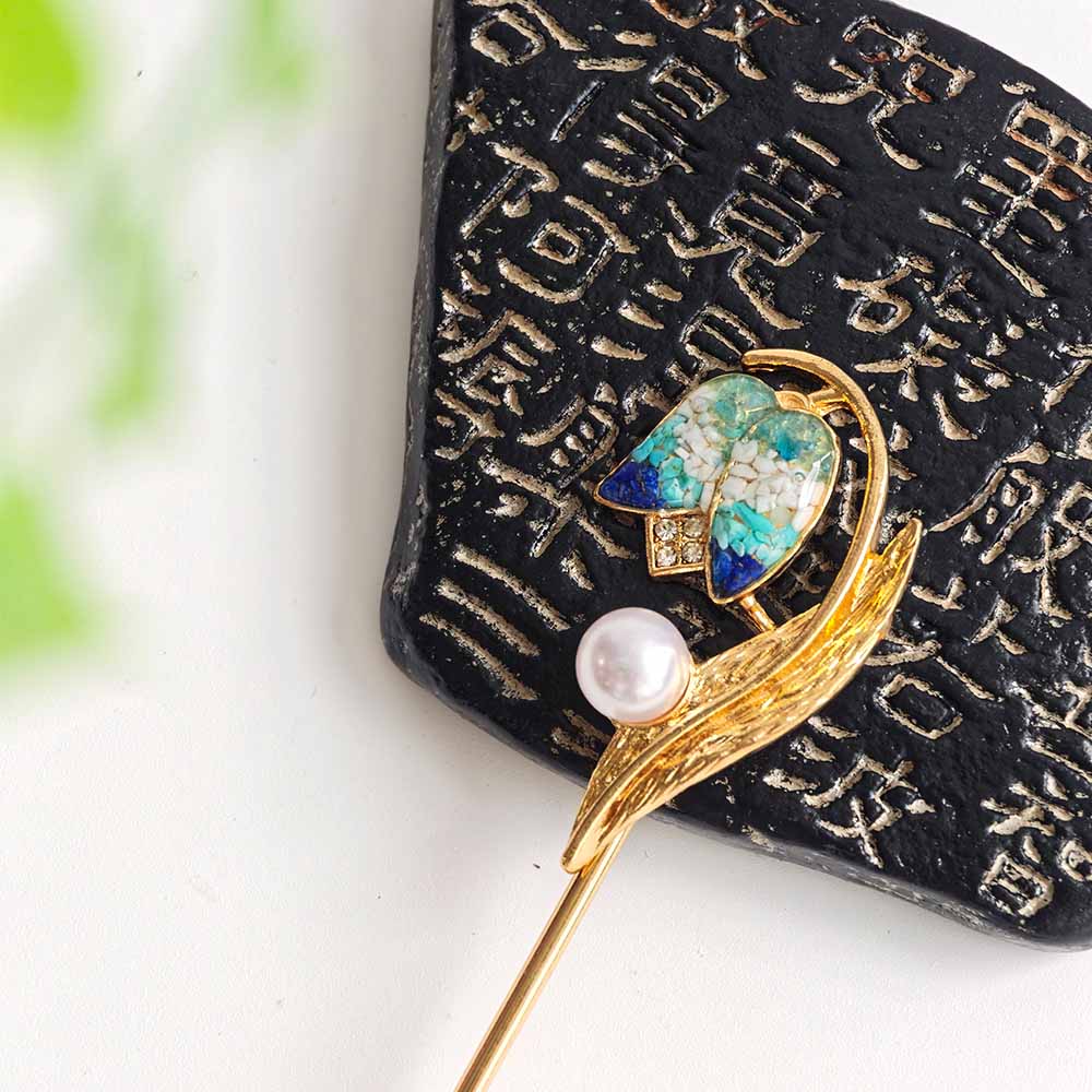Blue-and-white pattern tulip hairpin with inlaid colored stones