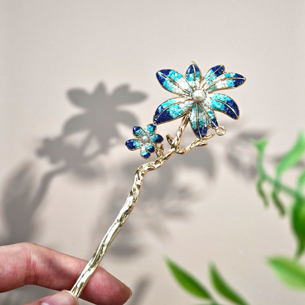 Blue-and-white Hairpin with Pearl Chrysanthemum and Stone Inlay