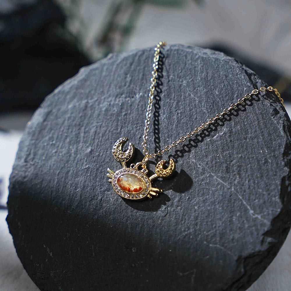 Color Stone Inlay Necklace – Crab, Prosperous Red