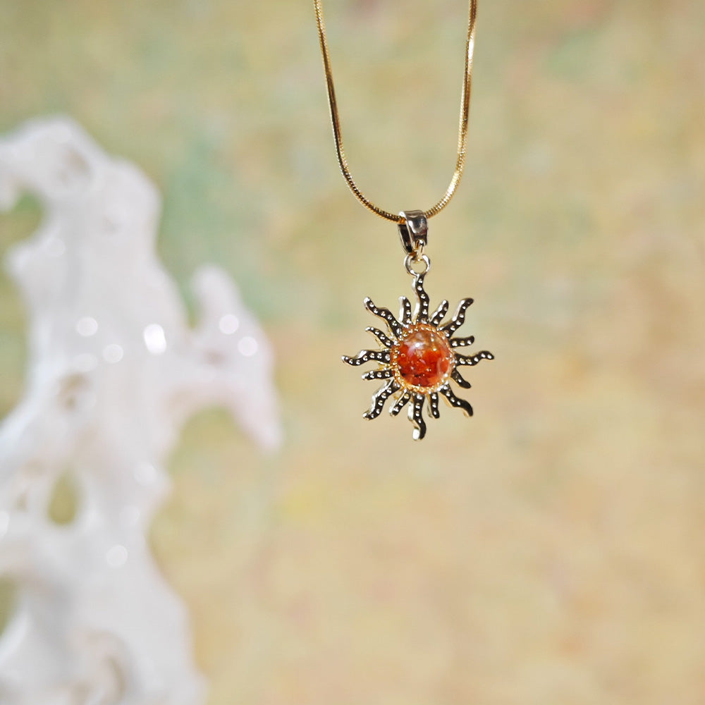 Color Stone Inlay Sun Necklace – Vibrant Red