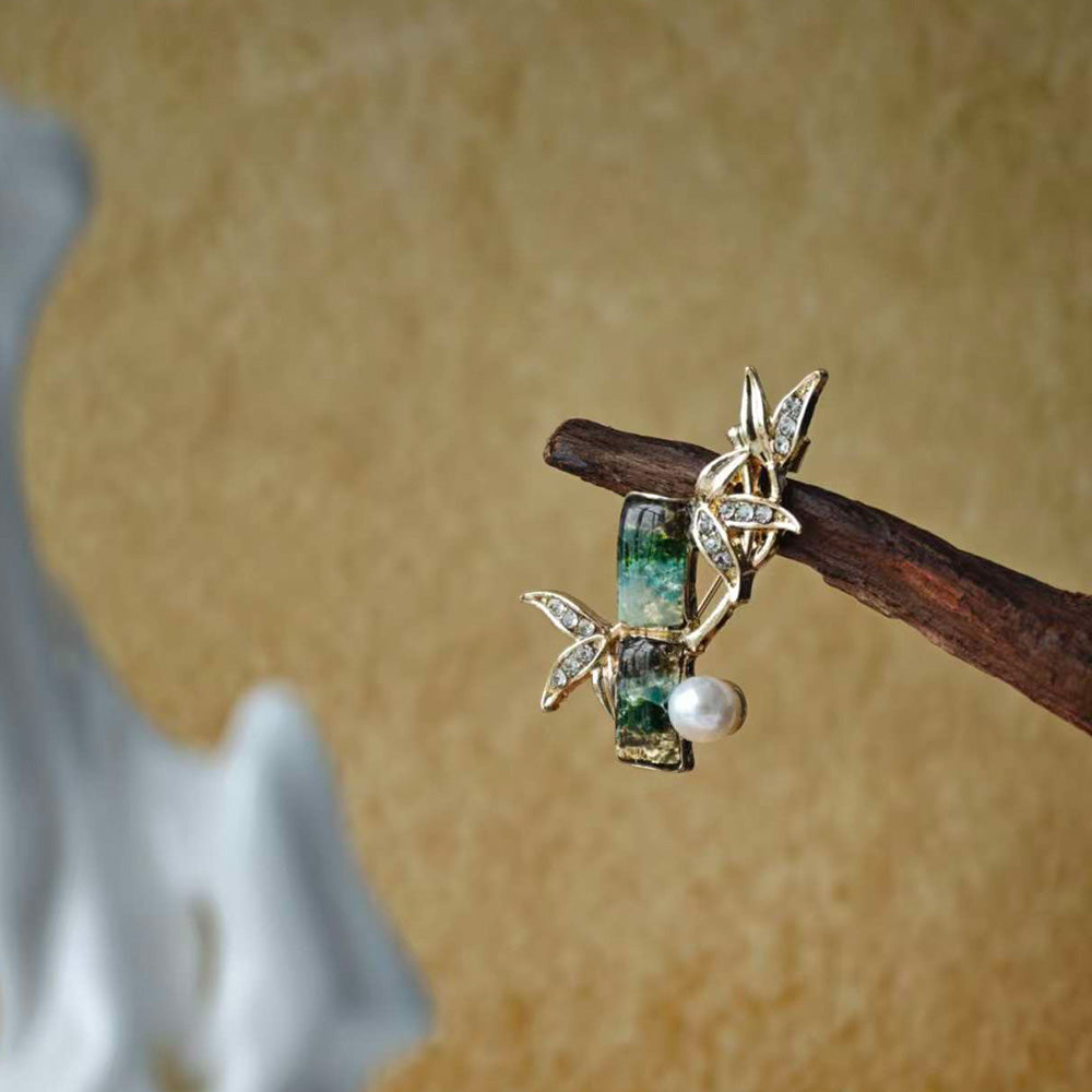 Emerald Green Bamboo Joint Brooch Inlaid with Colored Stones