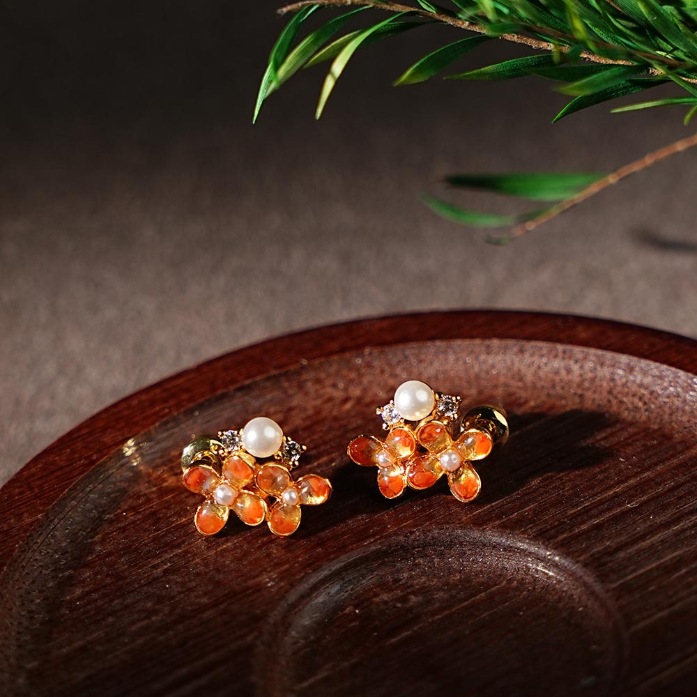 Color Stone Inlay Studs – Pearl & Four-Leaf, Vibrant Red