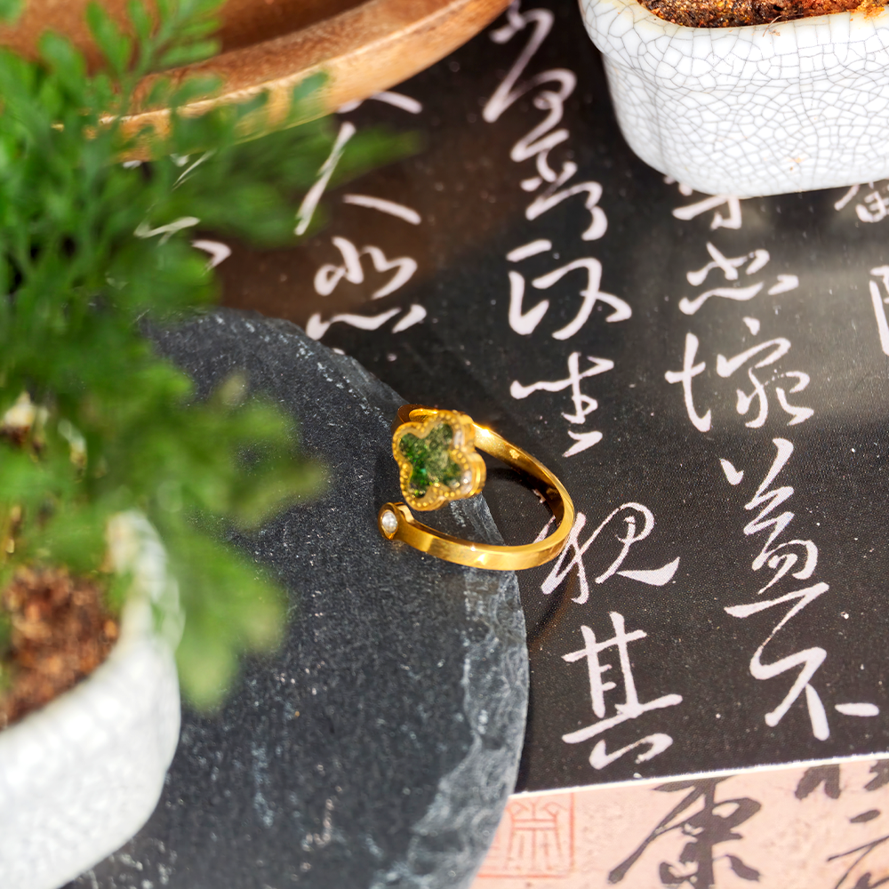 Colored Stone Inlay Ring – Emerald Four-Leaf Clover with Diamonds