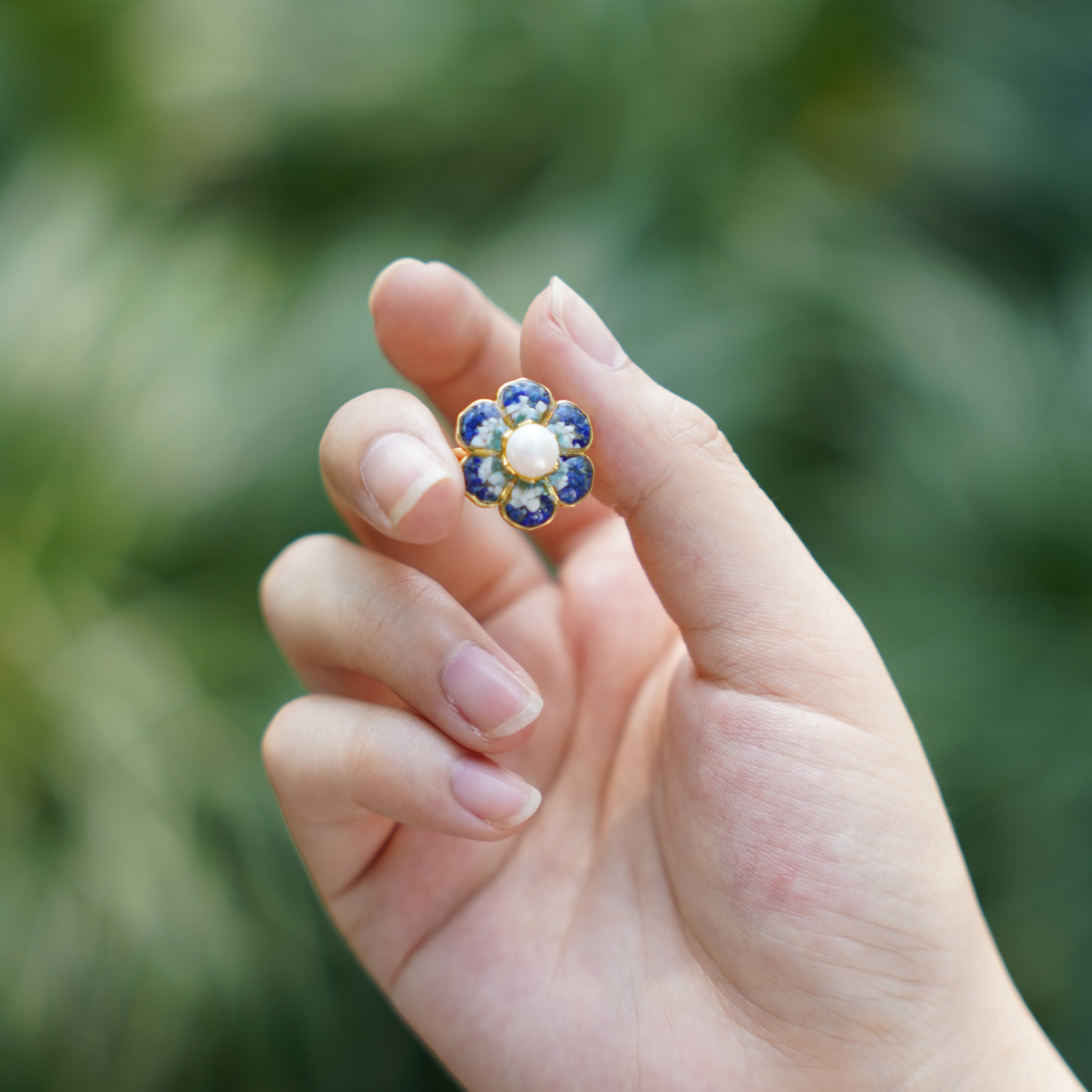 Colored Stone Inlaid Dunhuang Baoxiang Flower Ring