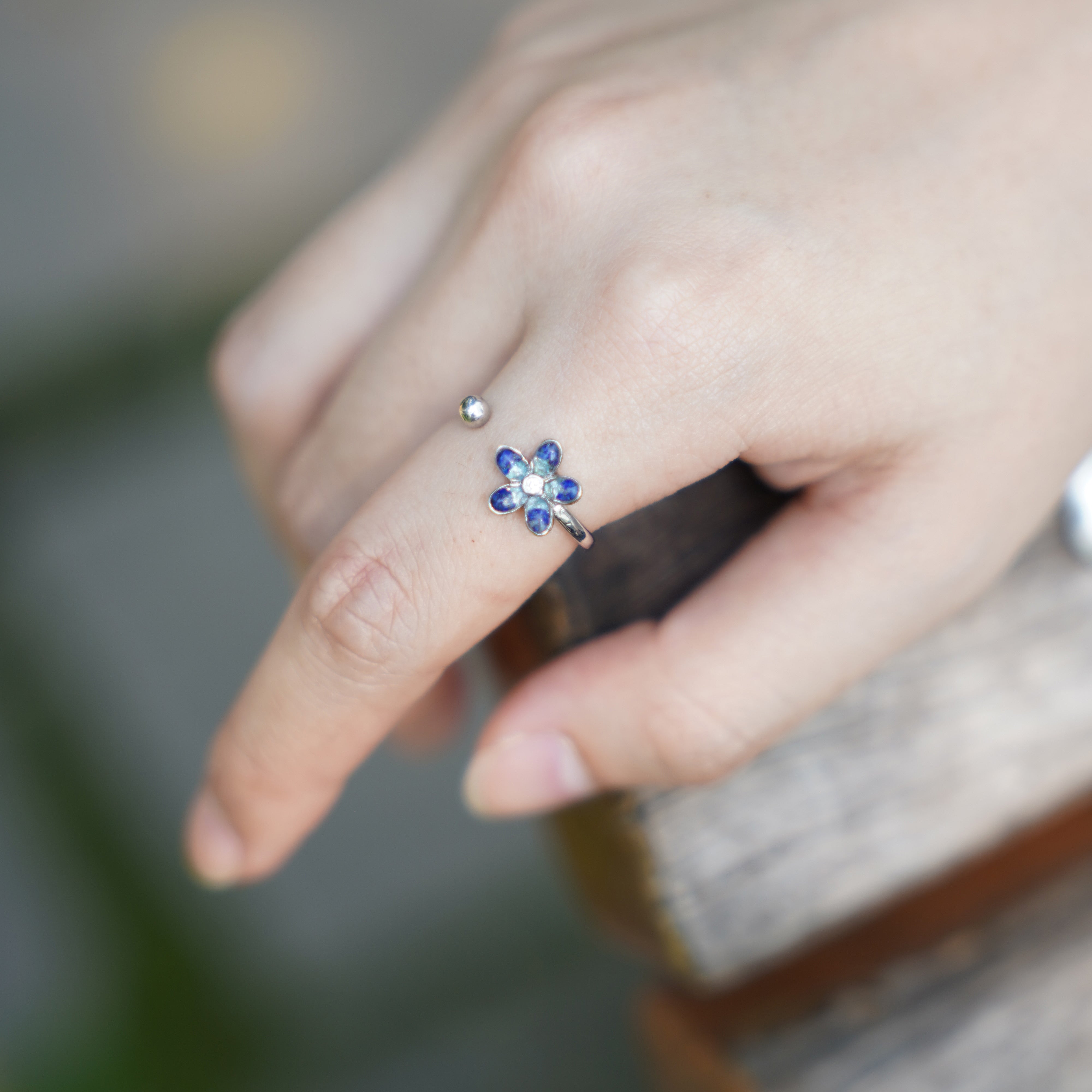 Color Stone Inlay Silver Ring – Royal Blue Daisy