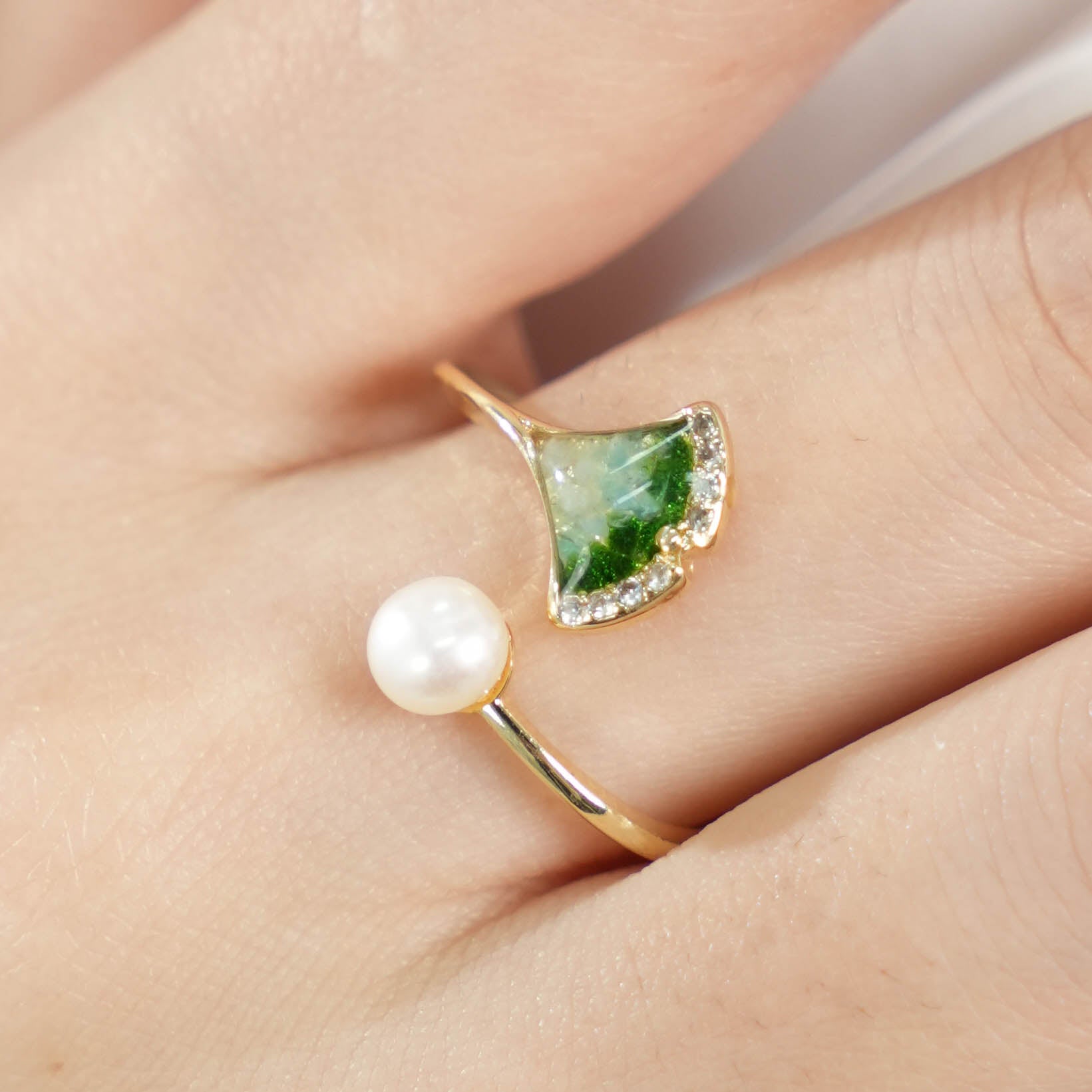 Rainbow Stone Inlay Jadeite Green Gradient Ginkgo Leaf Pearl Ring