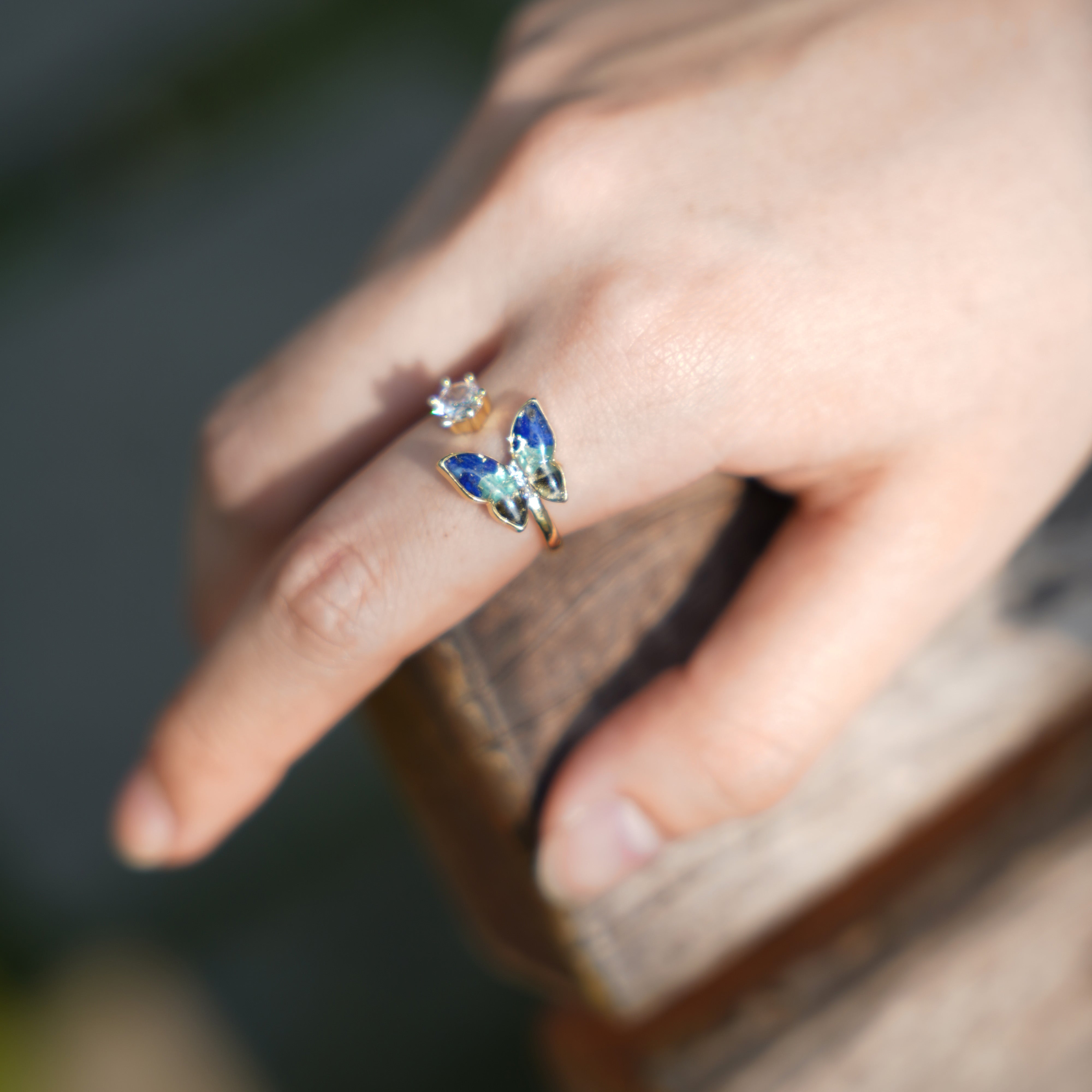 Colored Stone Inlaid Royal Blue Gradient Butterfly Ring