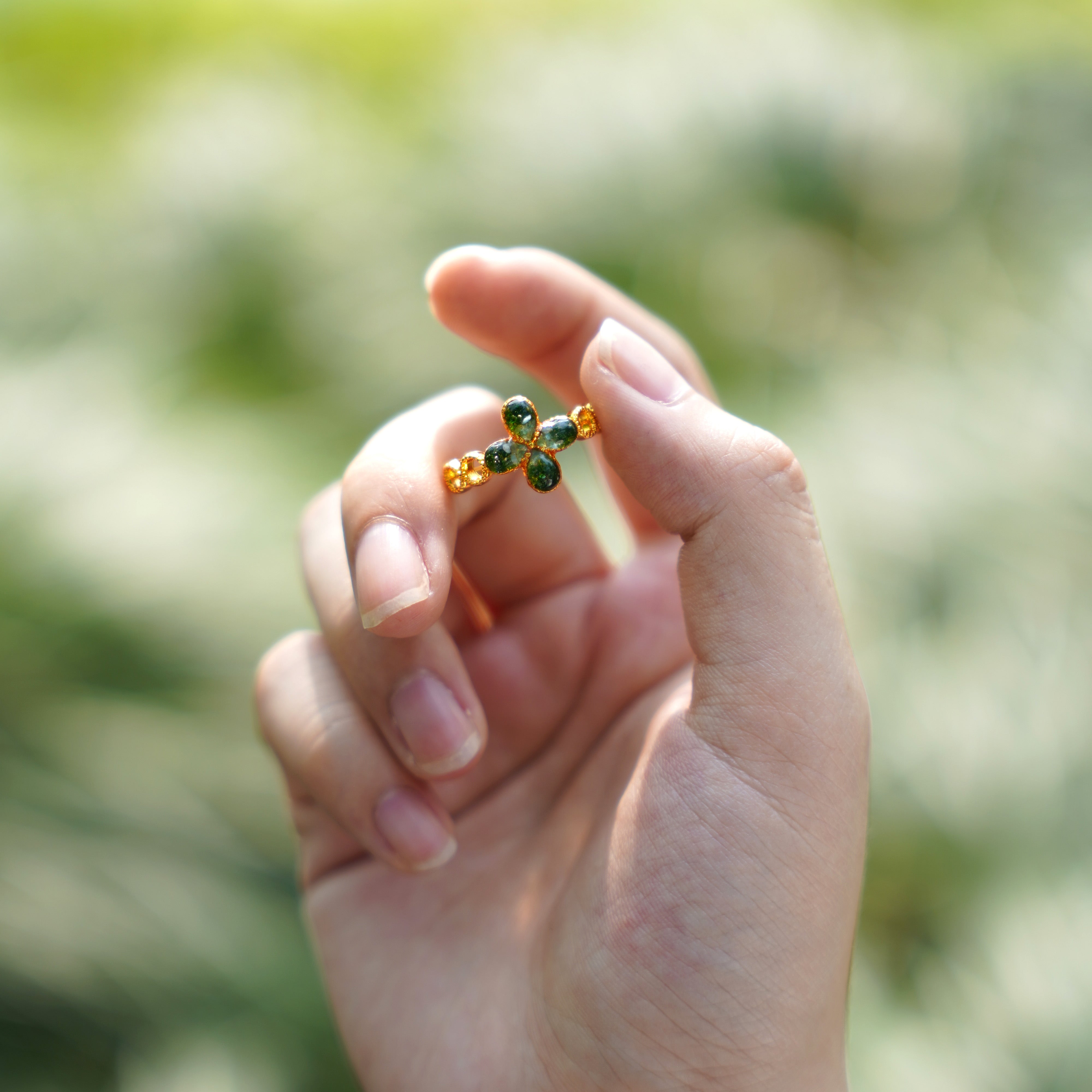 Colored Stone Inlaid Emerald Green Four-Leaf Clover Ring