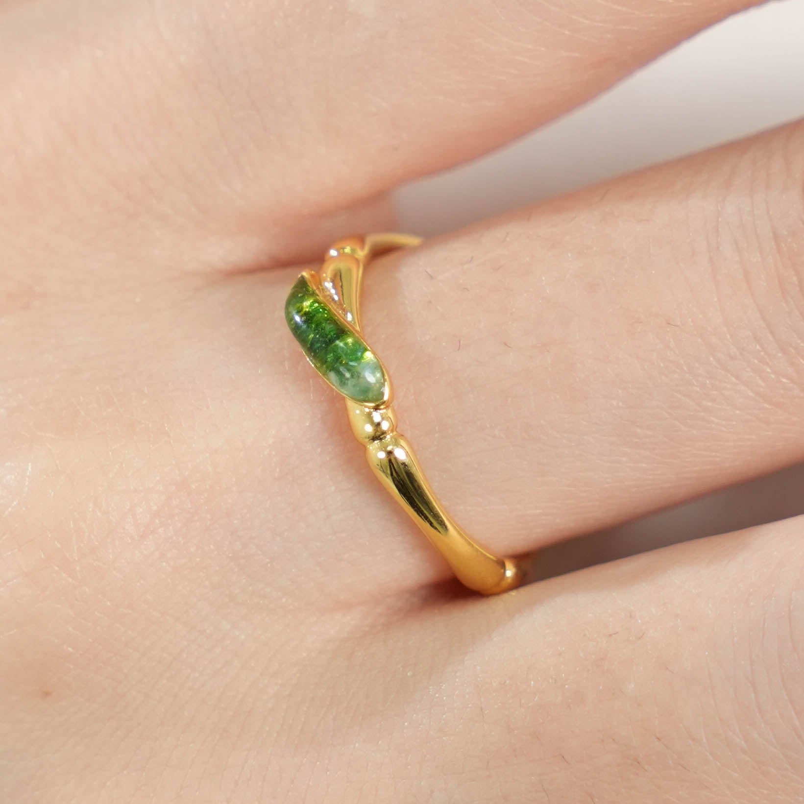Colored Stone Inlaid Emerald Green Gradient Bamboo Leaf Ring