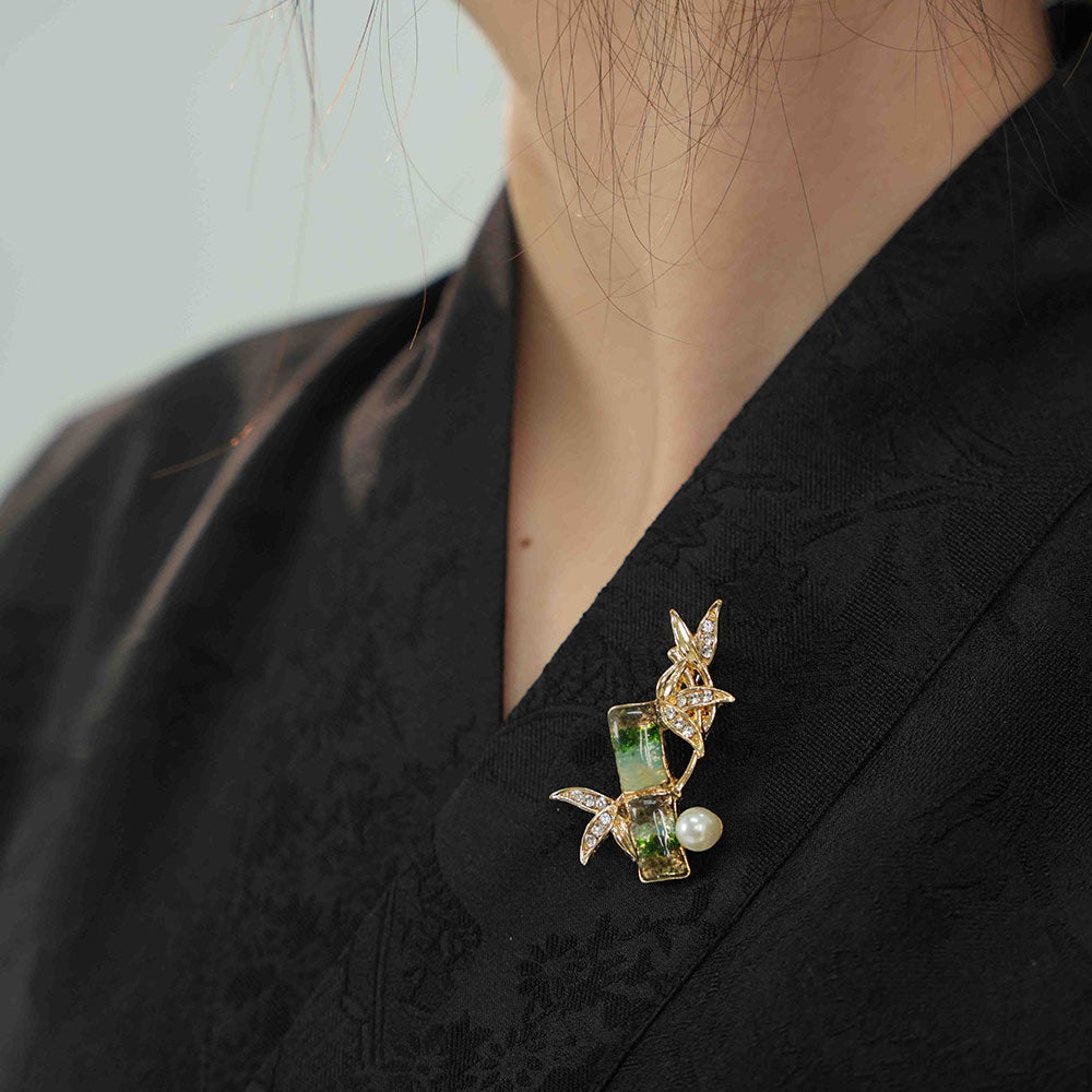Emerald Green Bamboo Joint Brooch Inlaid with Colored Stones