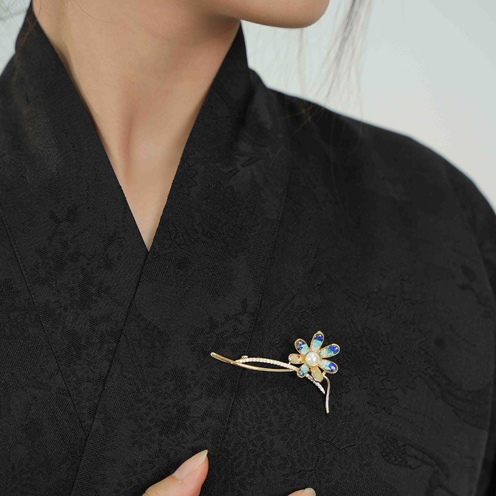 Clover Stone Inlay Daisy Brooch – Blue & White