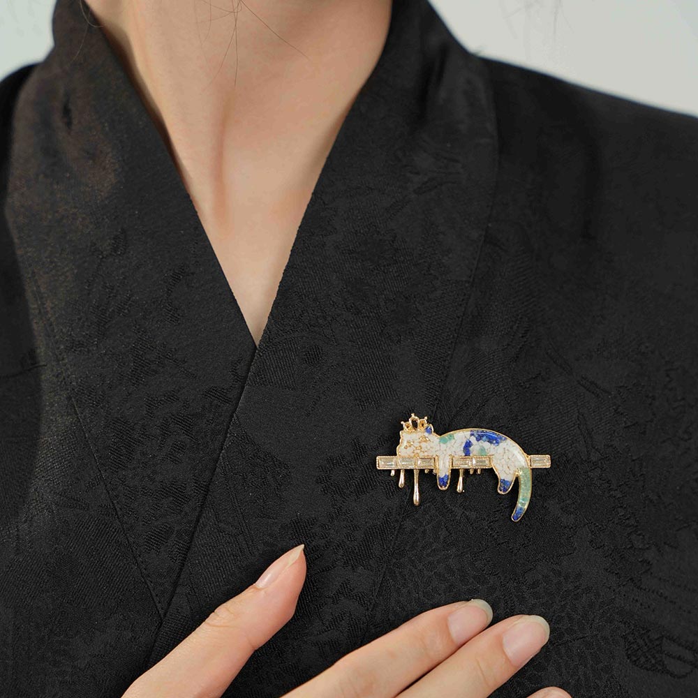 Enameled Blue-and-White Cat Brooch with Colorful Stone Inlay