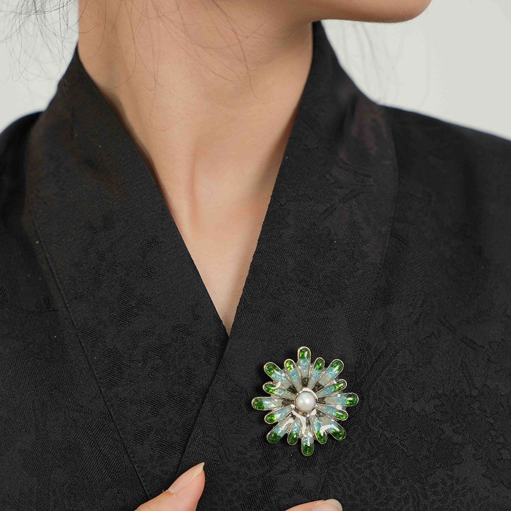 Silver-Inlaid Jade Green Chrysanthemum Brooch