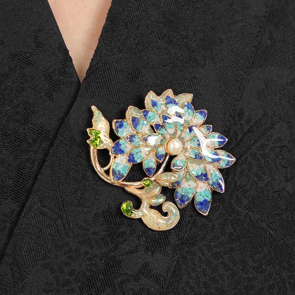 Color Stone Inlay Brooch – Chrysanthemum, Blue & White