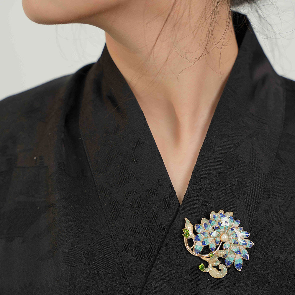 Color Stone Inlay Brooch – Chrysanthemum, Blue & White