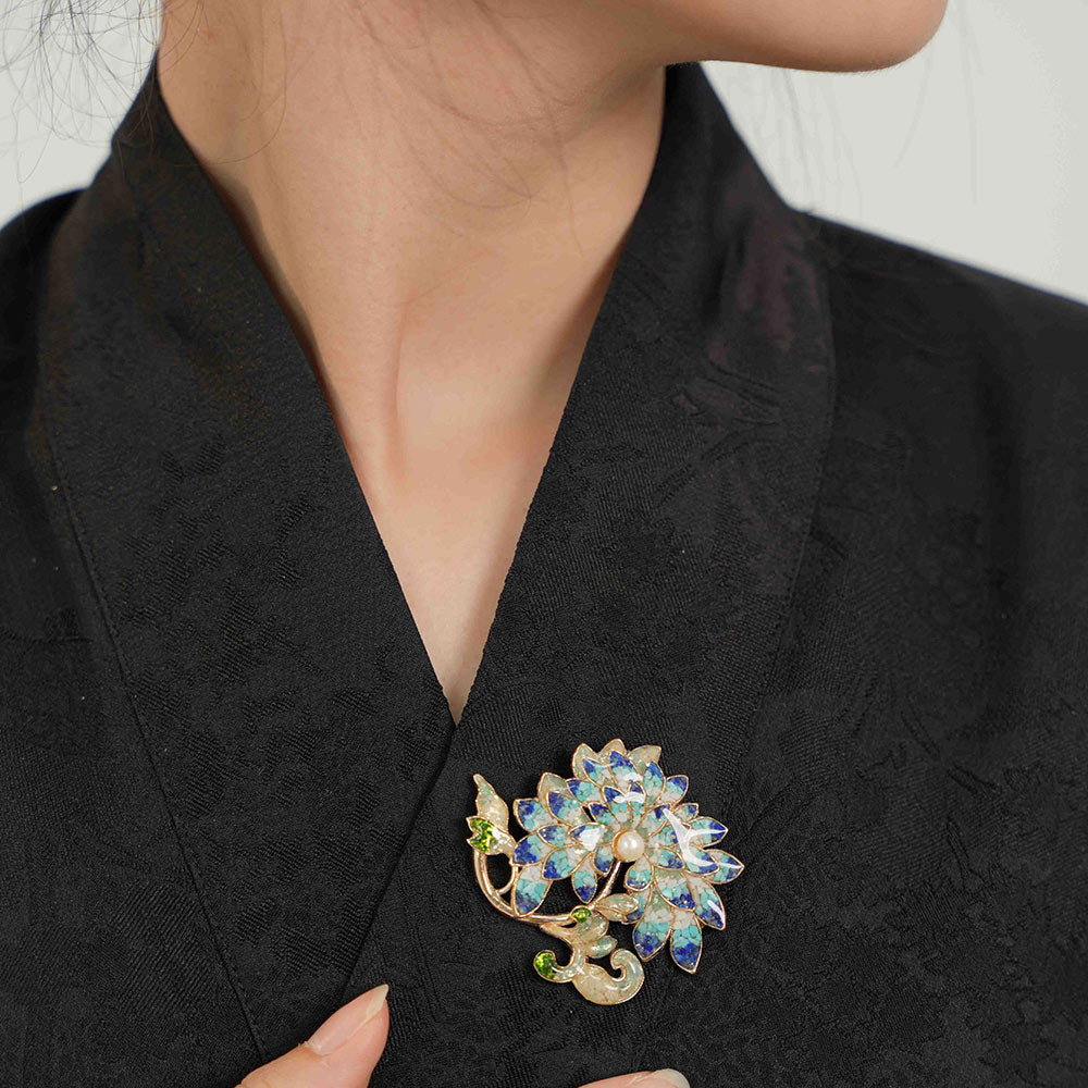 Color Stone Inlay Brooch – Chrysanthemum, Blue & White