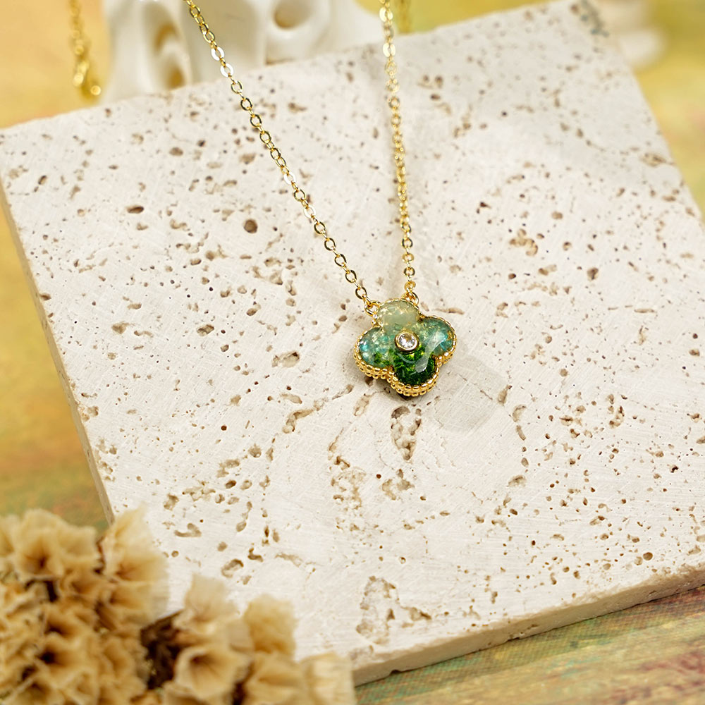 Double-Sided Clover Necklace – Verdant Green