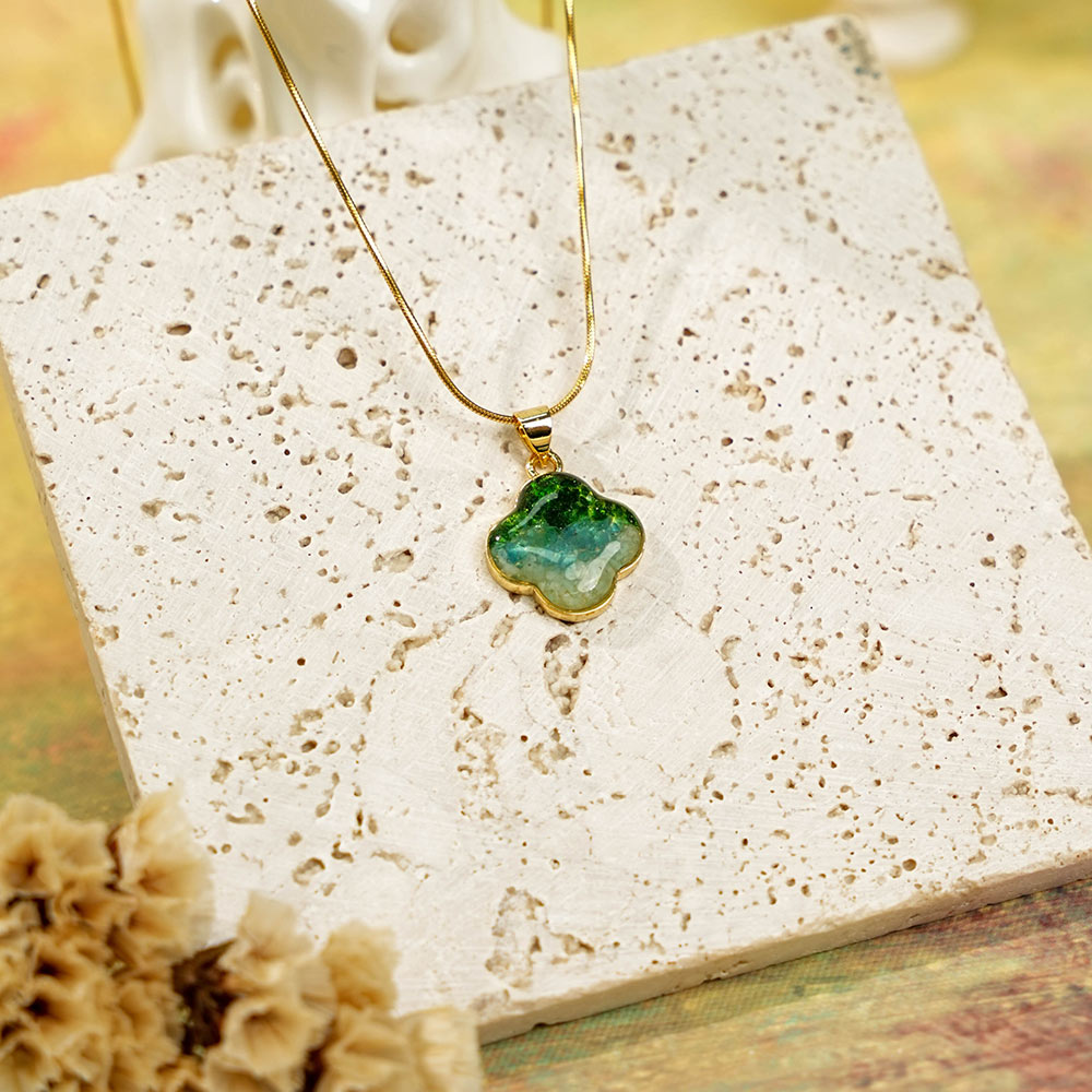 Color Stone Inlay Single-Sided Clover Necklace – Verdant Gradient