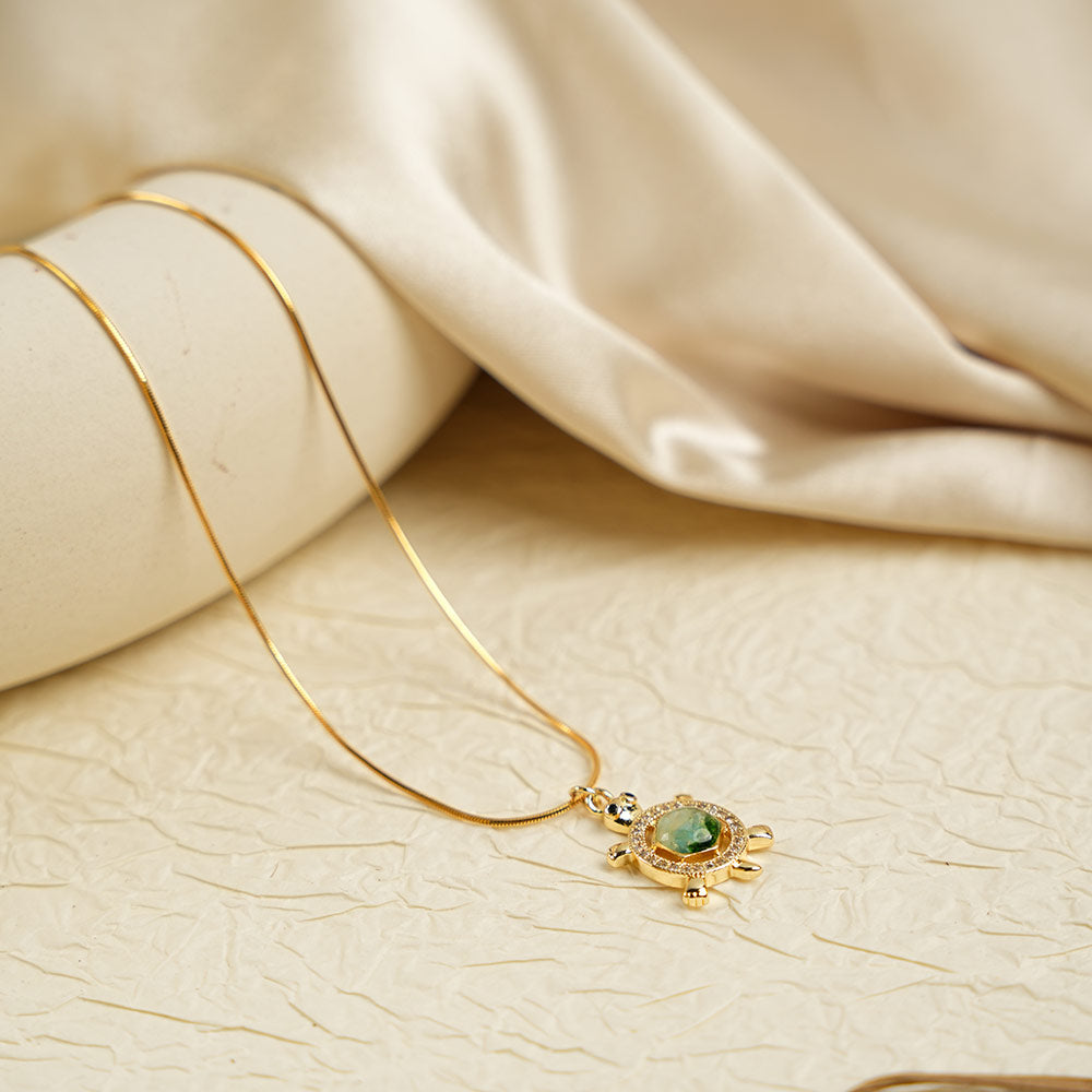 Color Stone Inlay Openwork Tortoise Necklace – Emerald Green
