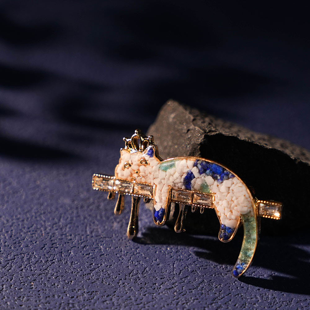 Blue-and-White Cat Brooch