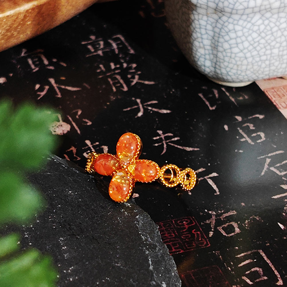 Colored Stone Inlaid Prosperous Red Four-Leaf Clover Ring