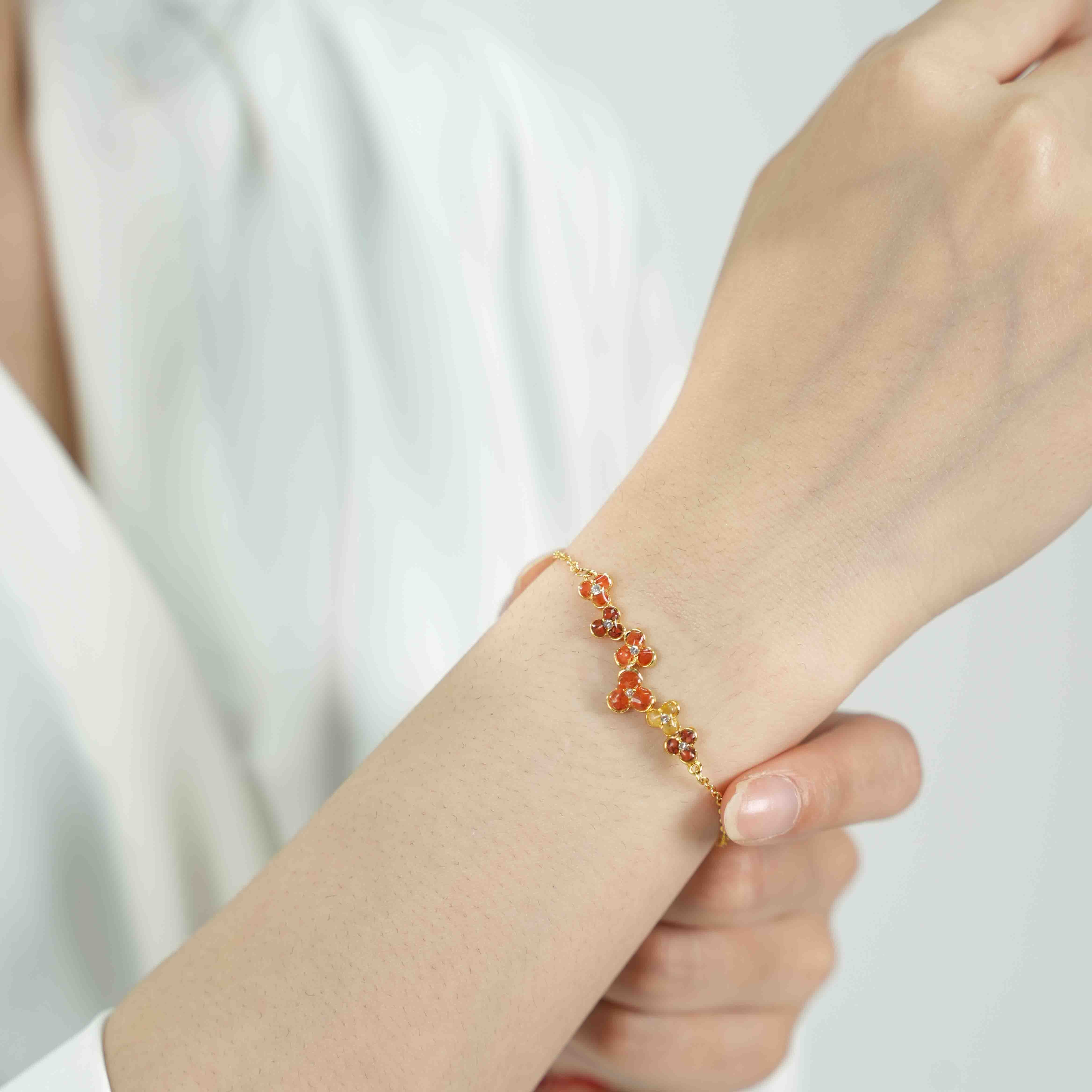 Color Stone Inlay Bracelet – Three-Petal Flower, Prosperous Red Series
