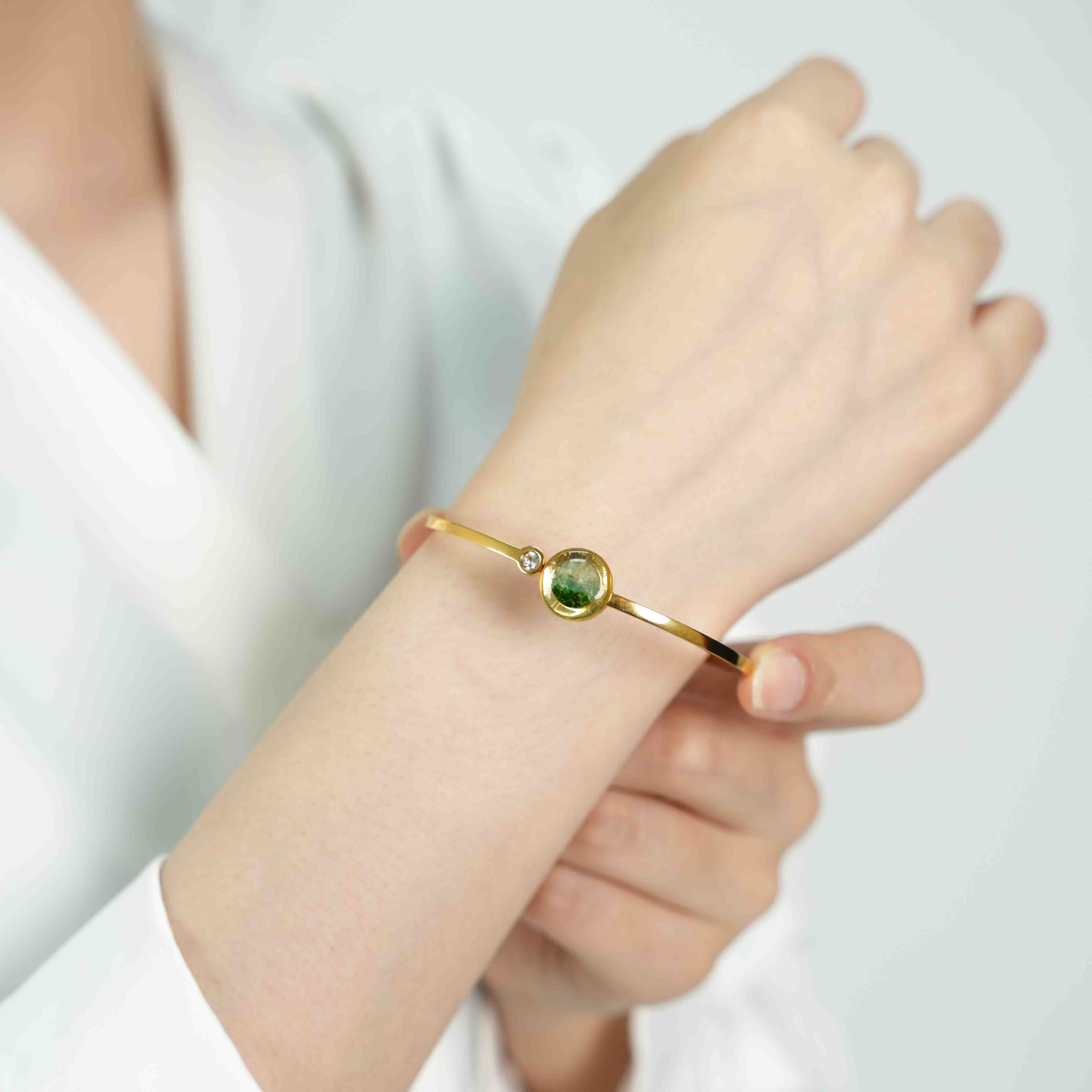 Color Stone Inlay Bracelet – Emerald Gradient Round Bead