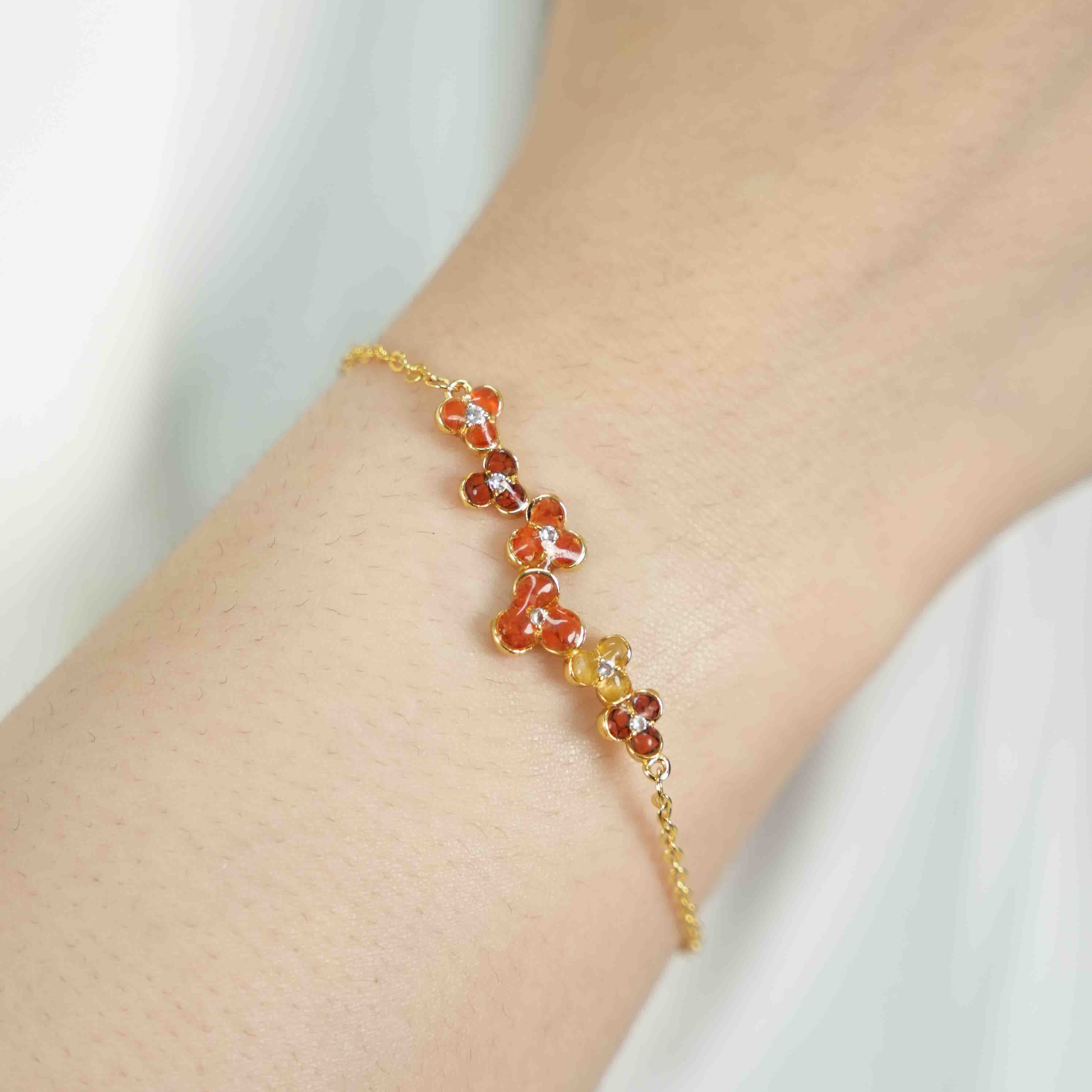 Color Stone Inlay Bracelet – Three-Petal Flower, Prosperous Red Series