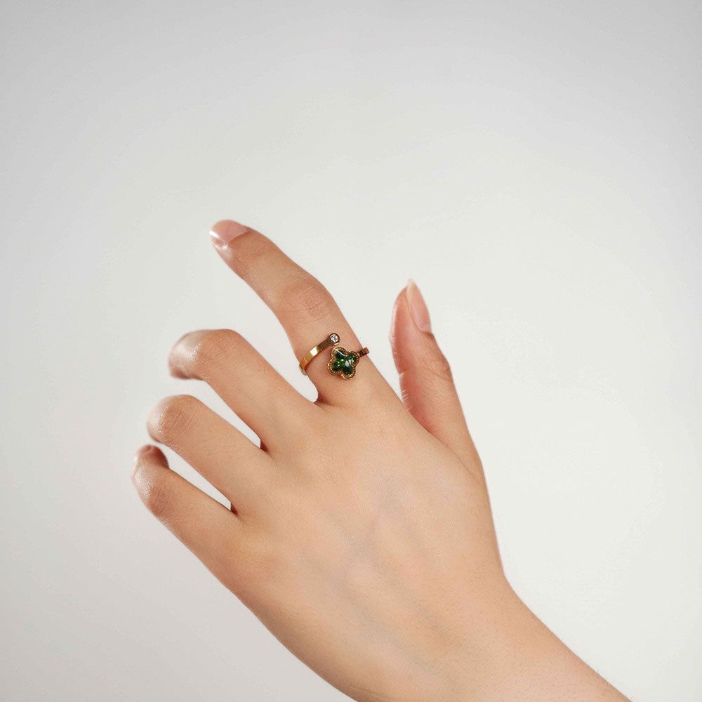 Colored Stone Inlay Ring – Emerald Four-Leaf Clover with Diamonds