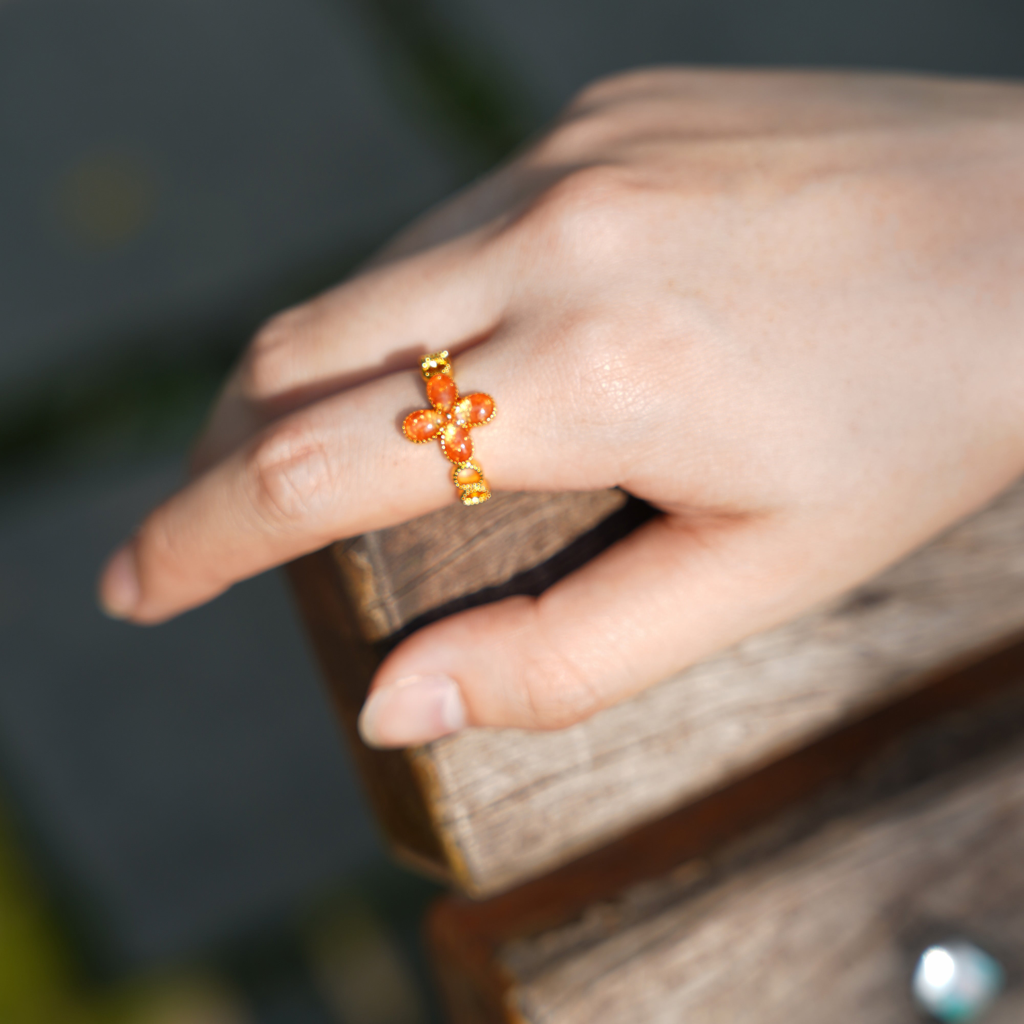 Colored Stone Inlaid Prosperous Red Four-Leaf Clover Ring