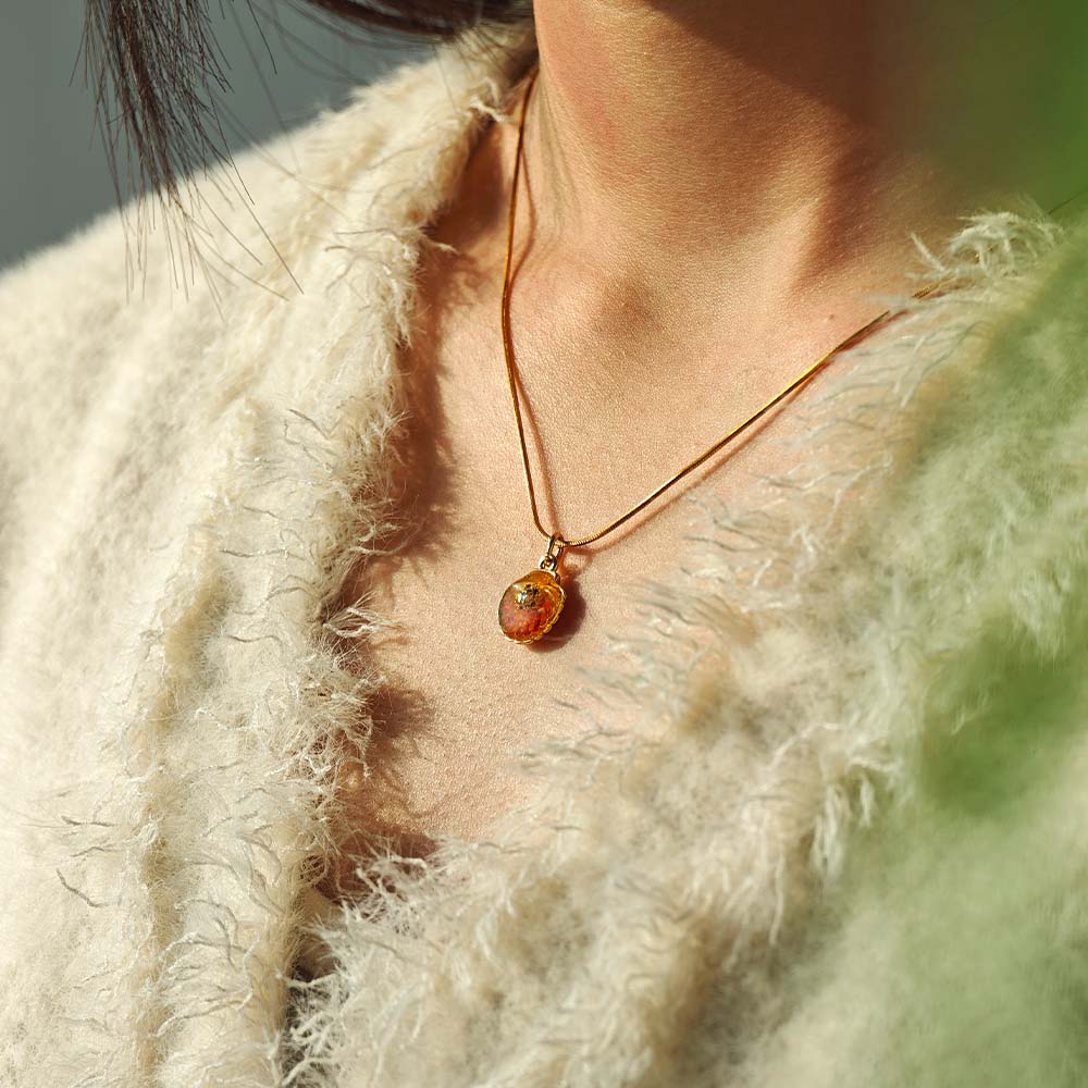 Color Stone Inlay Necklace Shell Blazing Red Collection