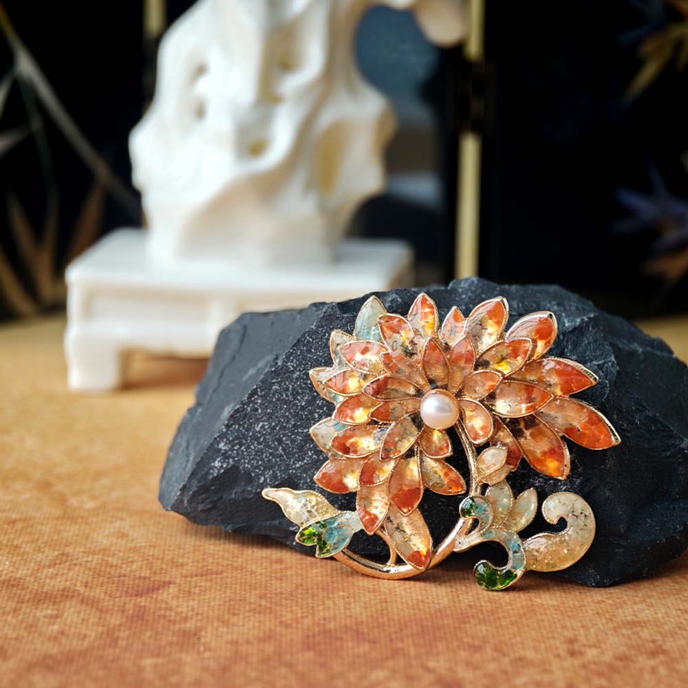 Red Stone Inlay Floral Chrysanthemum Brooch