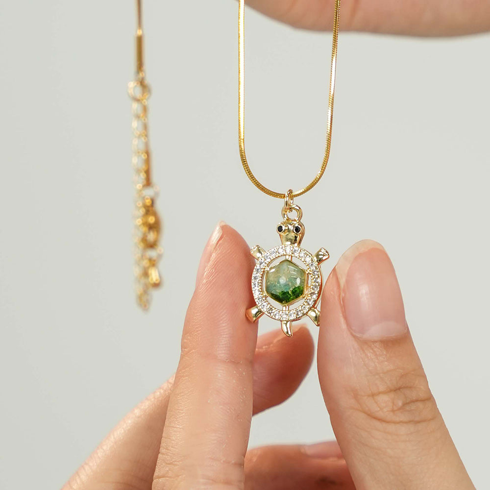 Color Stone Inlay Openwork Tortoise Necklace – Emerald Green
