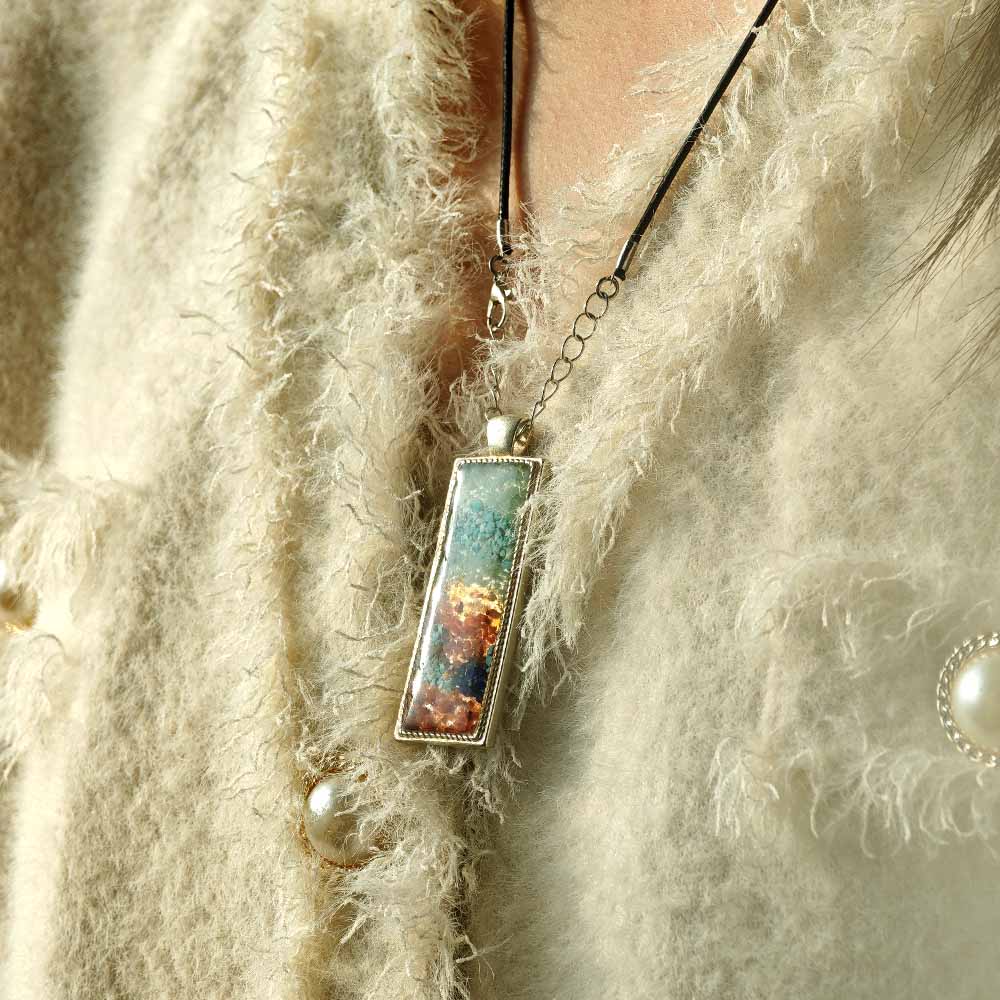 Rectangular South Red Necklace with Color Stone Inlay Dunhuang Red Edition