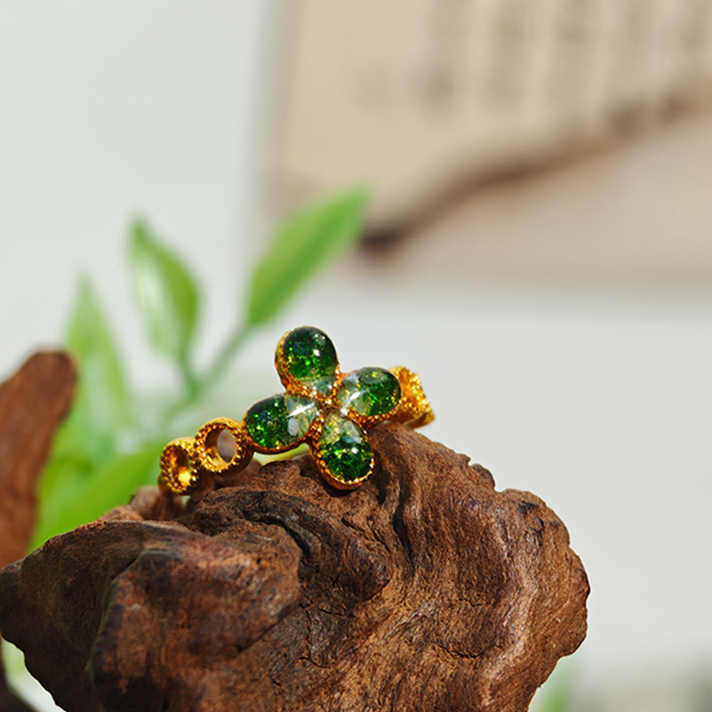 Colored Stone Inlaid Emerald Green Four-Leaf Clover Ring