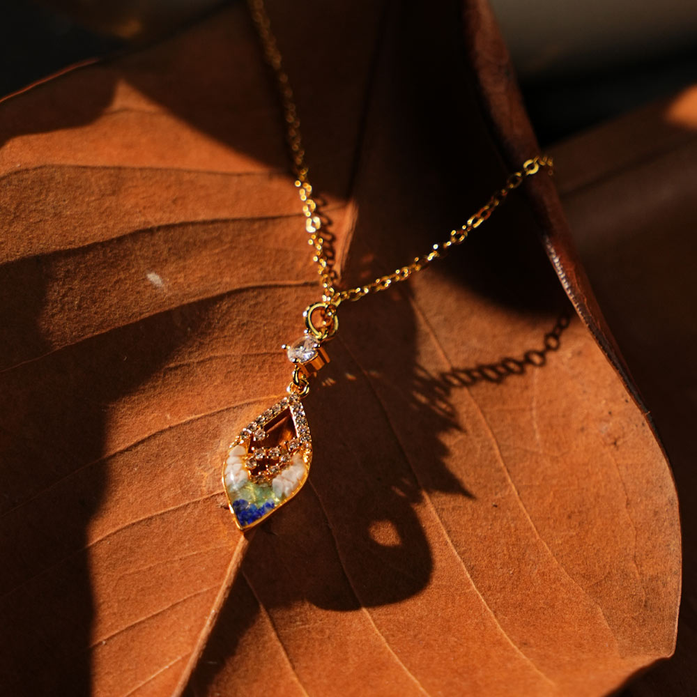Color Stone Inlay Necklace – Hollow Diamond, Blue & White