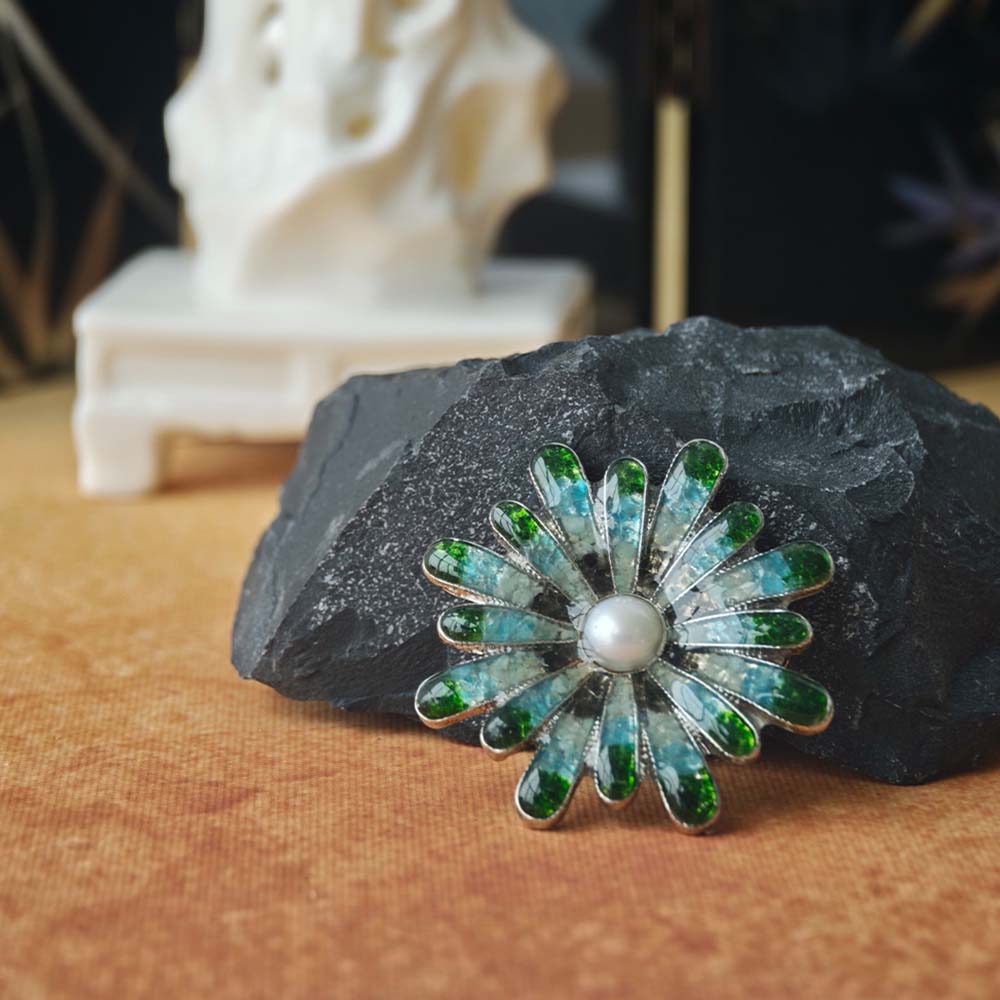 Silver-Inlaid Jade Green Chrysanthemum Brooch